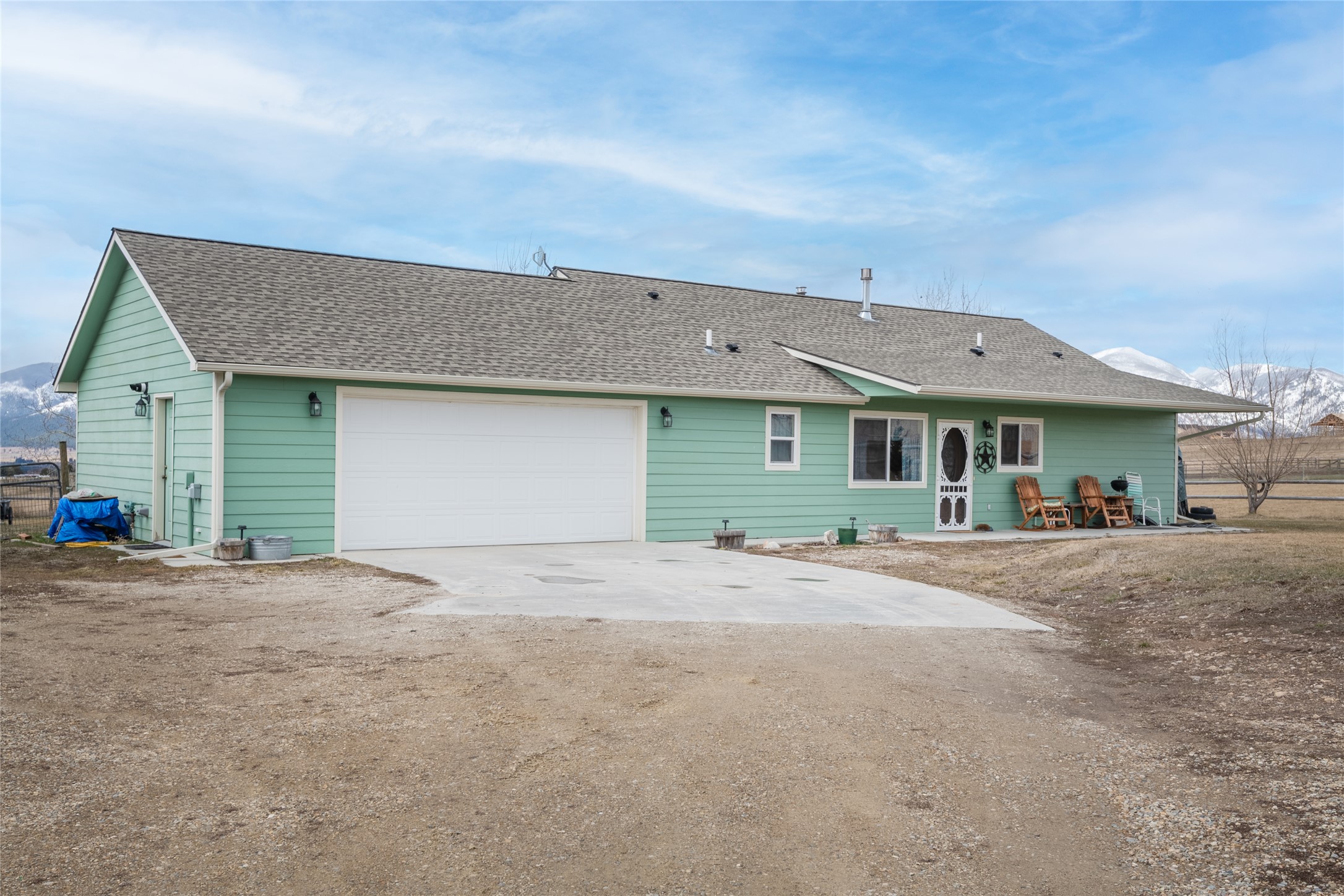 552 Pat Lane Property Photo 2