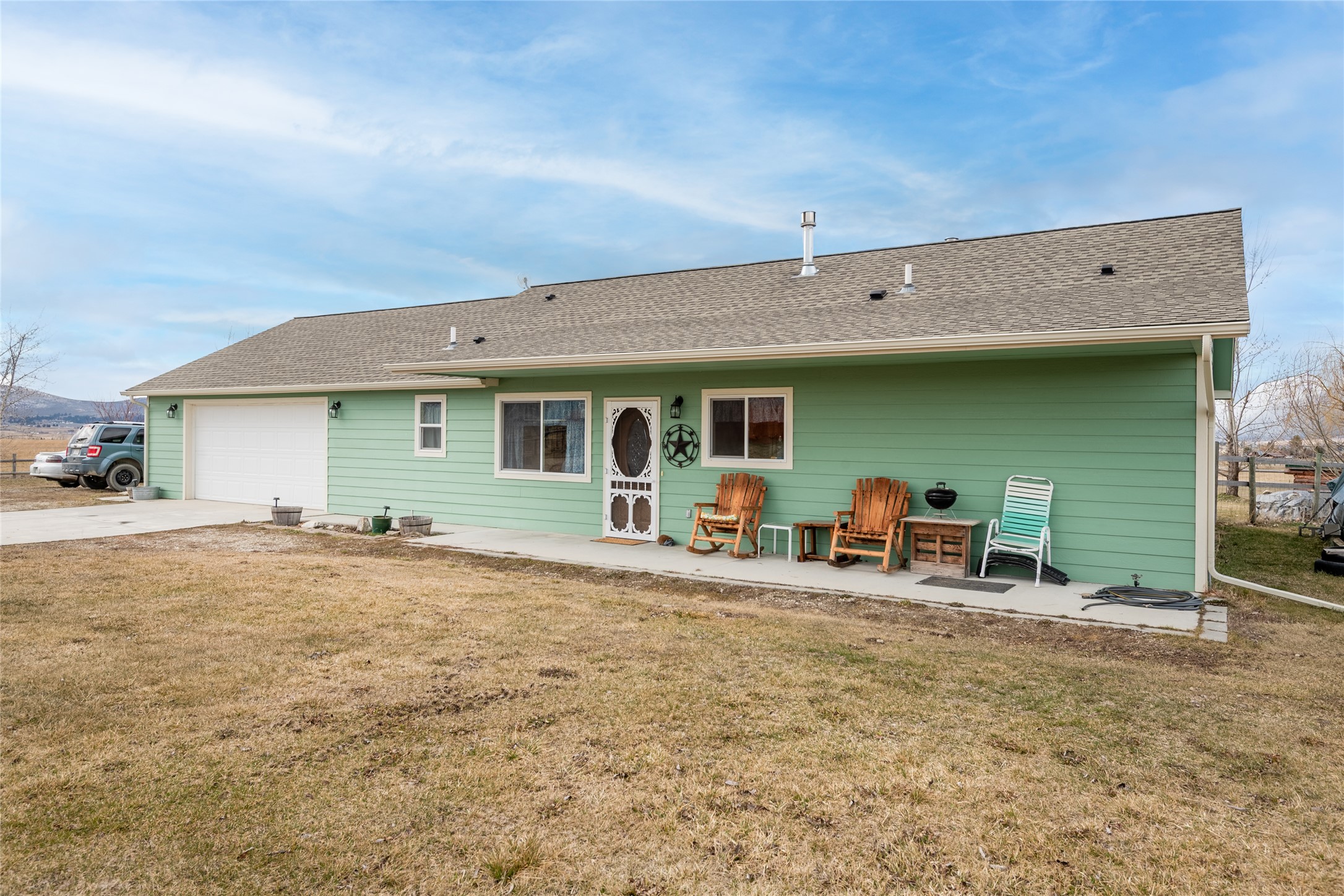 552 Pat Lane Property Photo 3