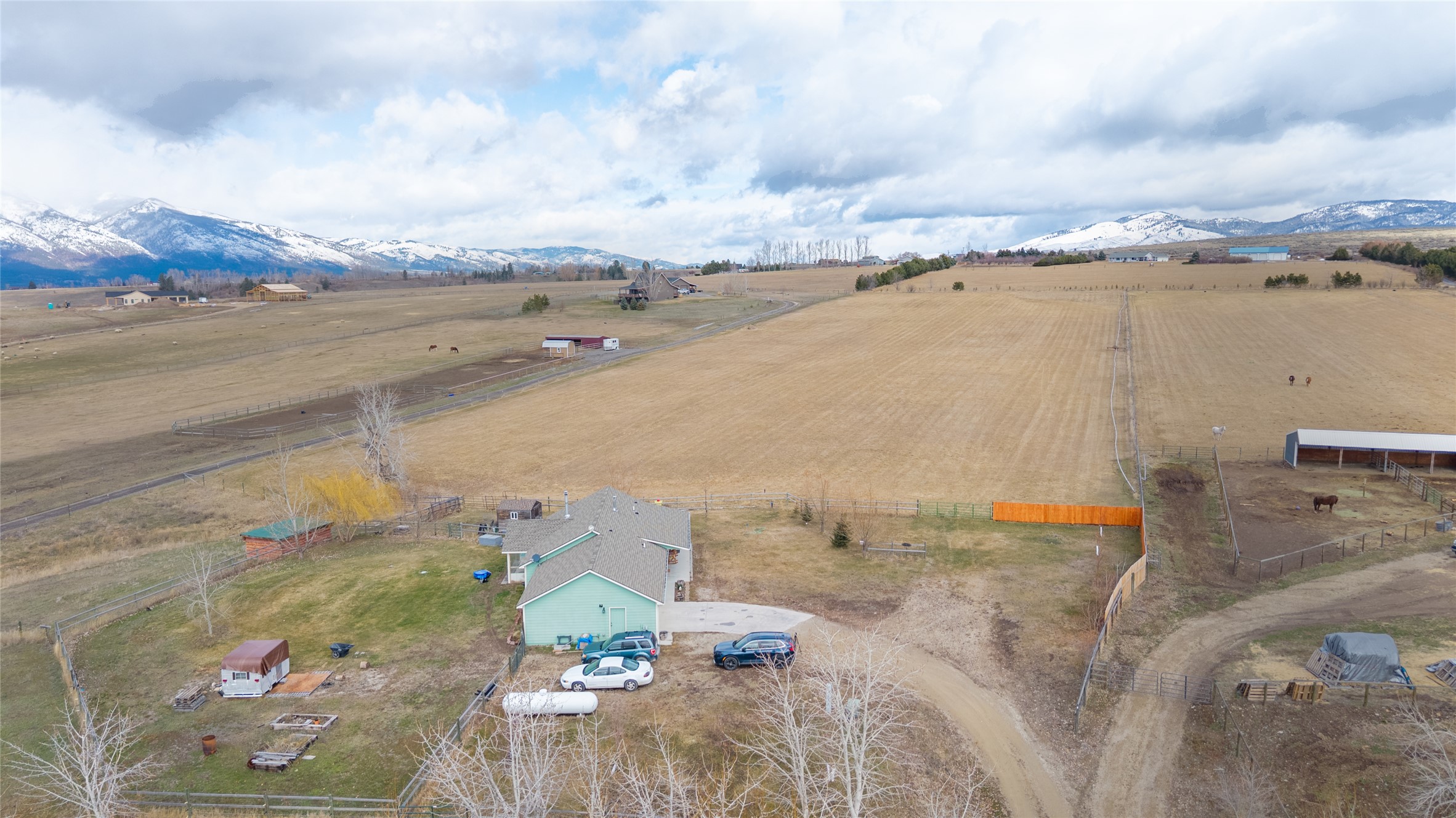 552 Pat Lane Property Photo 8