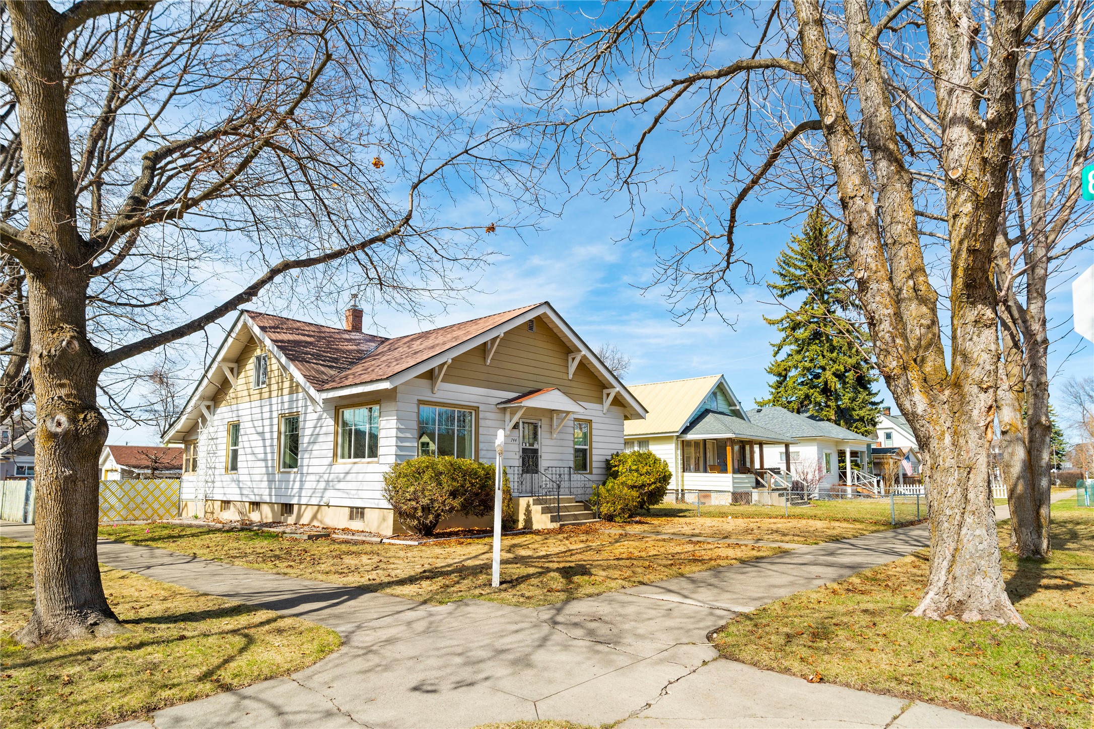 744 2nd Avenue W Property Photo 3