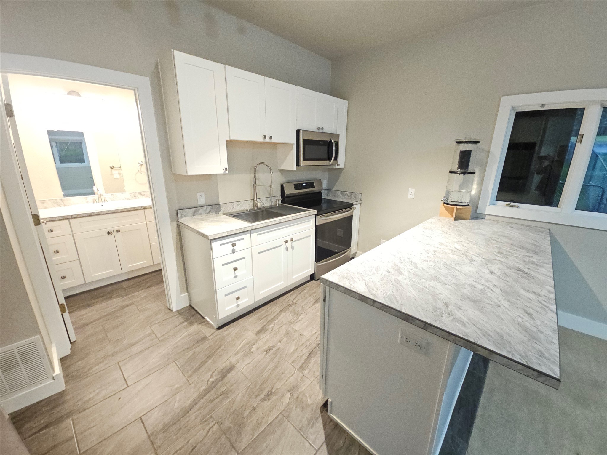2909 Arneguy Lane Property Photo 6