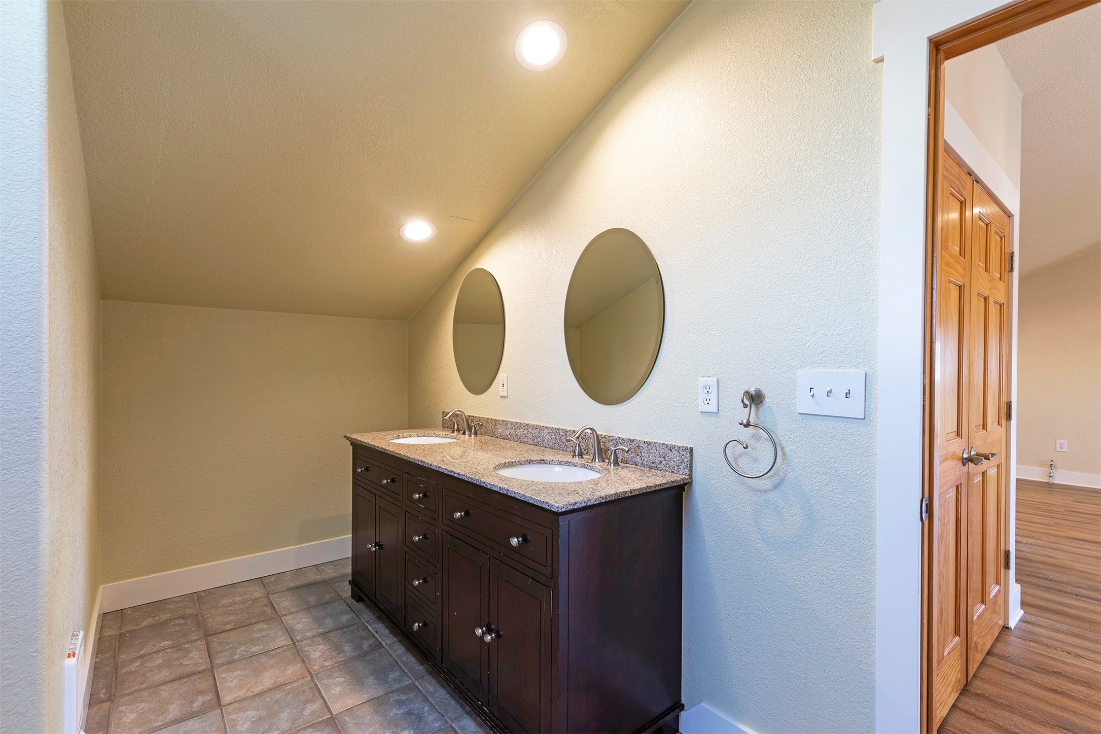 5620 Fairview Lane Property Photo 33