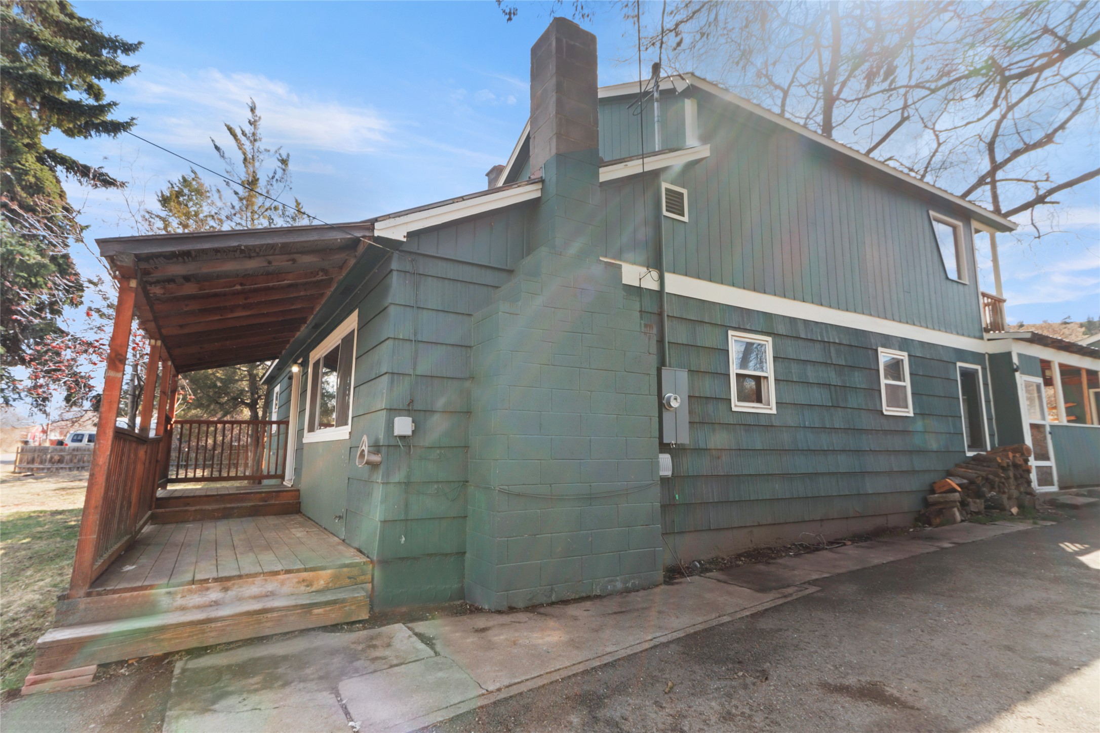 602 16th Avenue E Property Photo 3