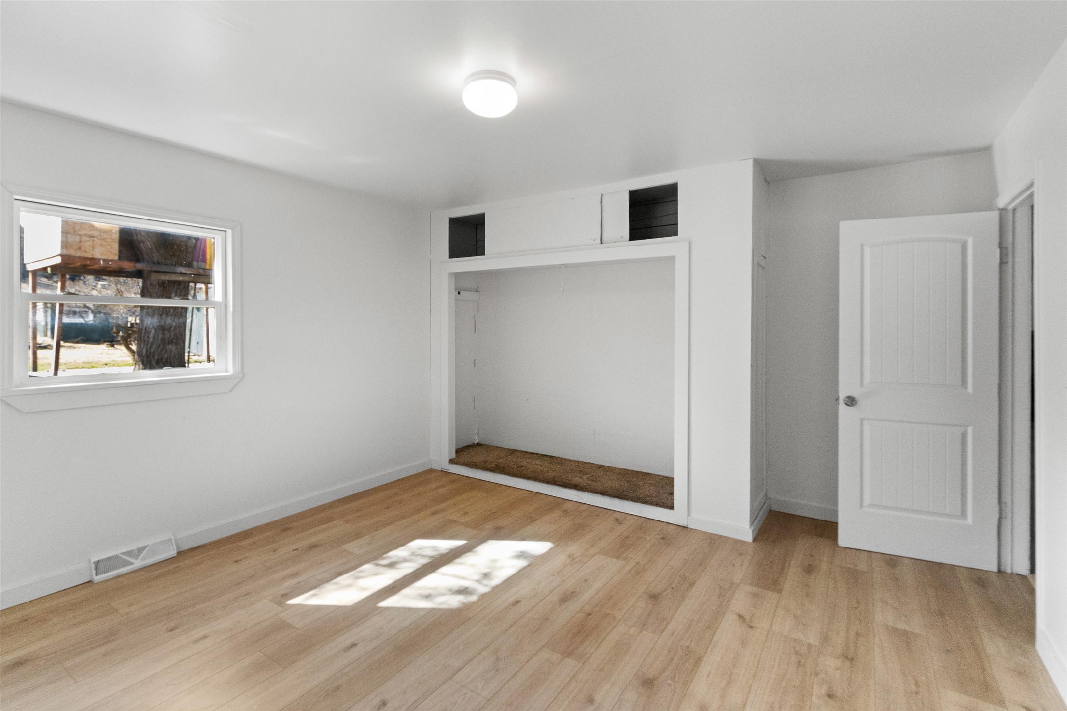 602 16th Avenue E Property Photo 10