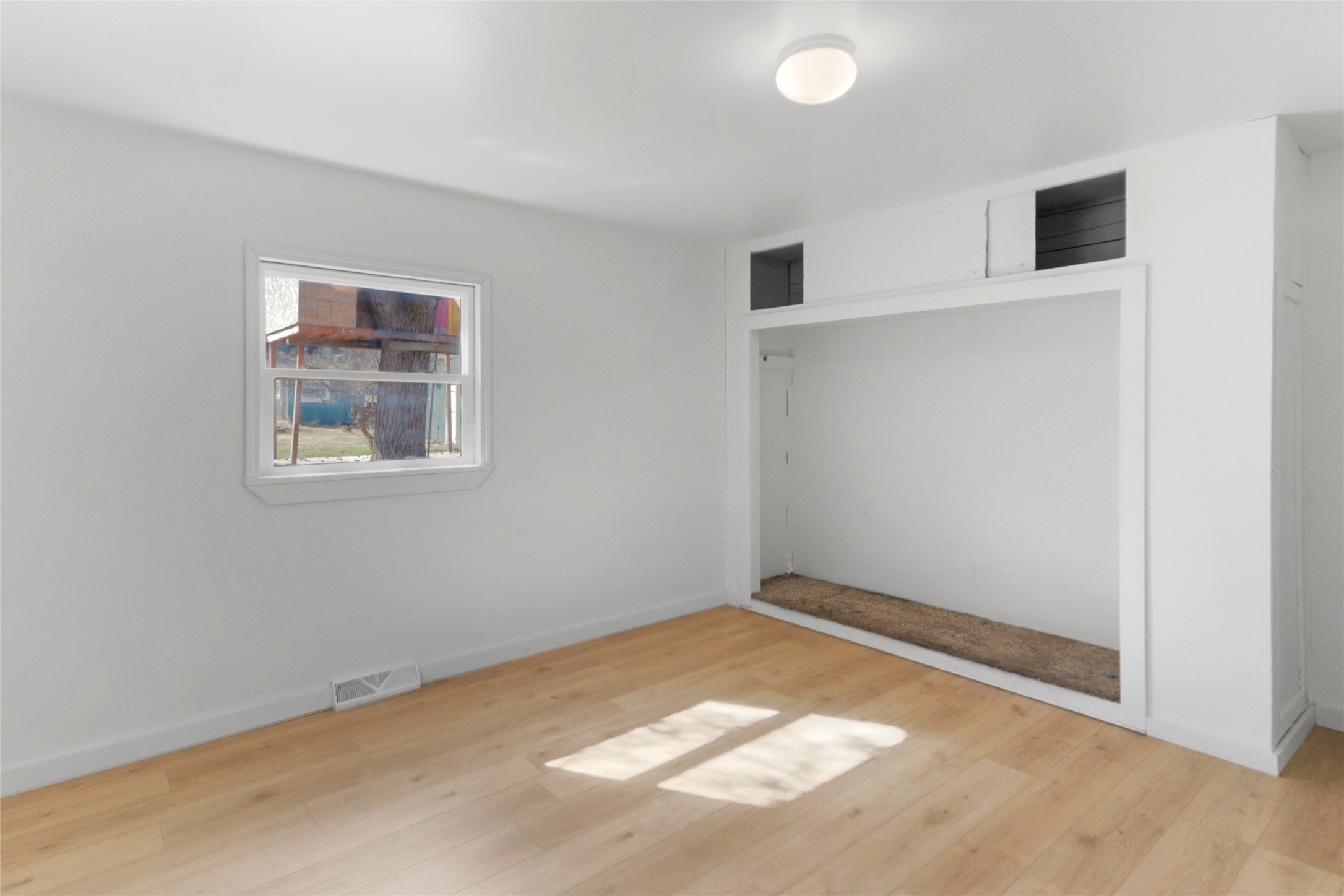 602 16th Avenue E Property Photo 11