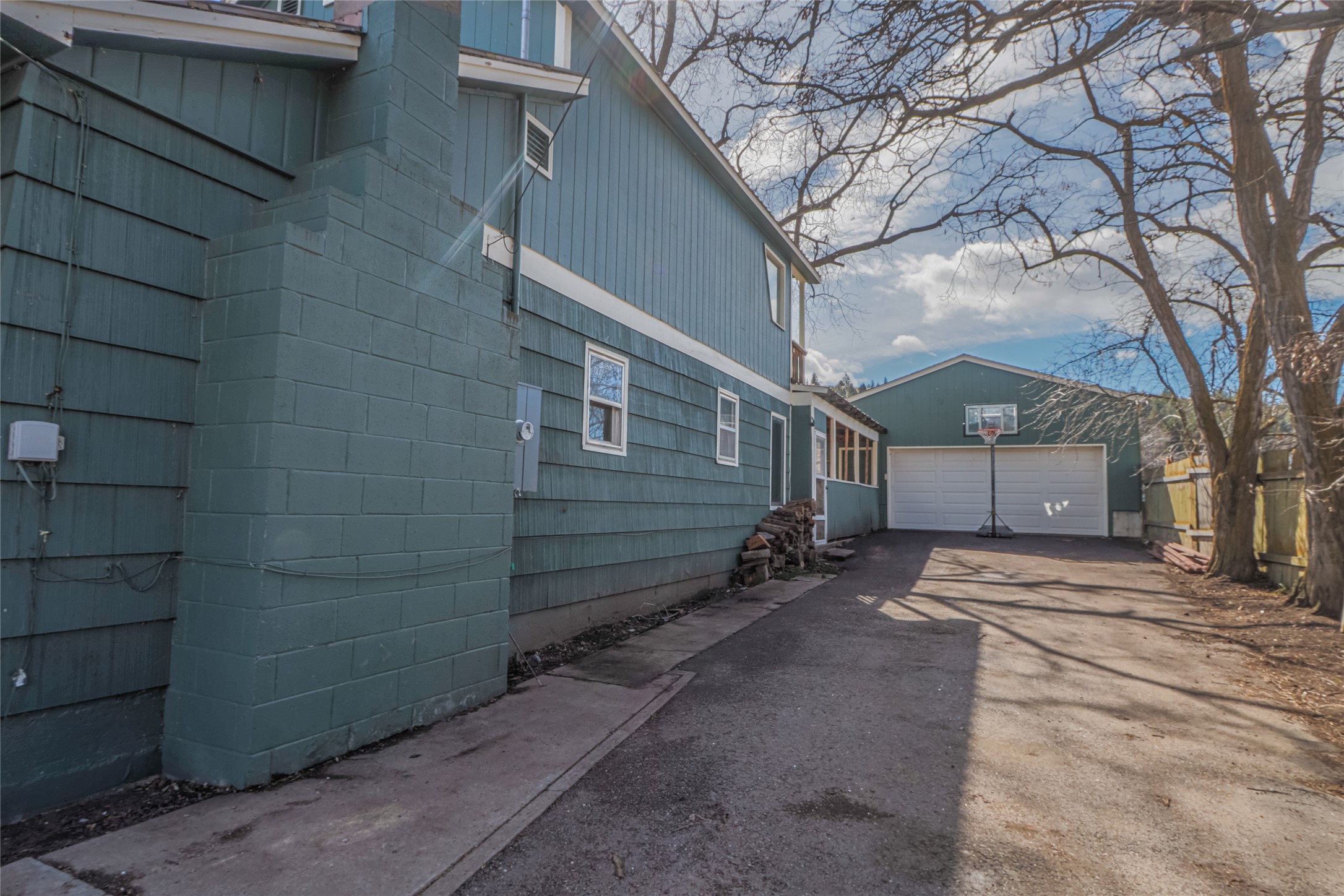 602 16th Avenue E Property Photo 18
