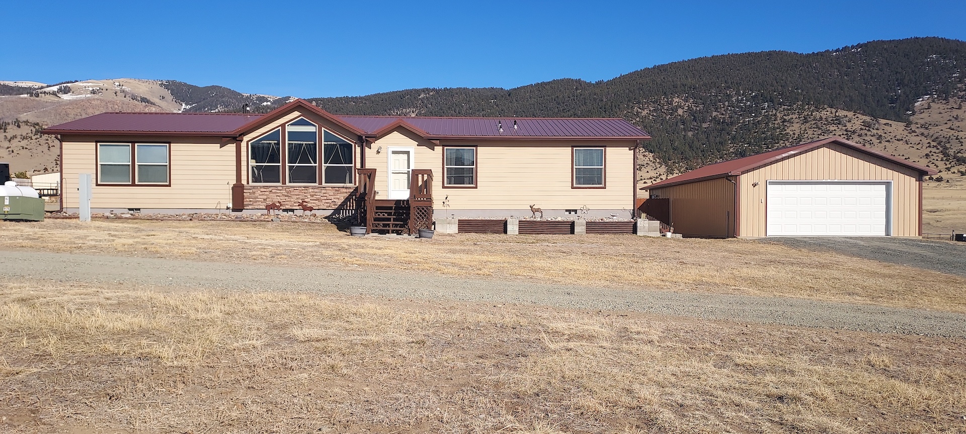 61 Wapiti Road Property Photo