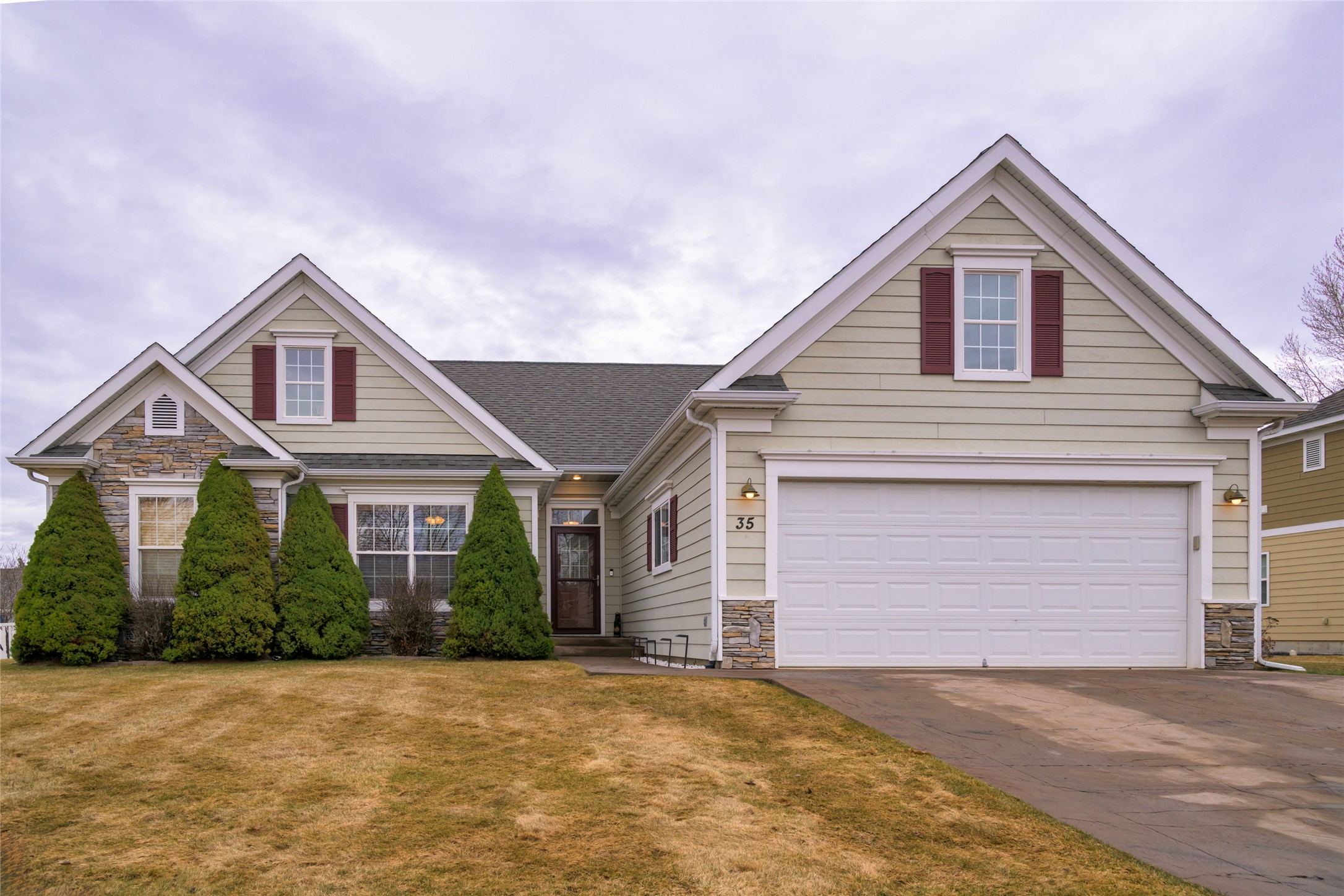35 Windward Loop Property Photo 1