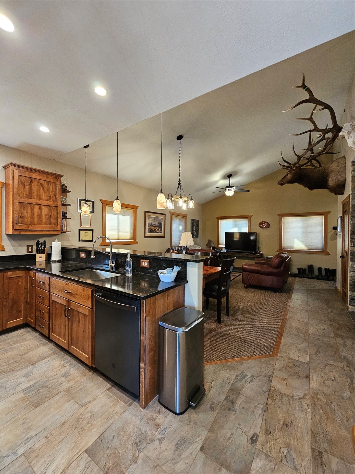 4425 W Willow Creek Road Property Photo 12