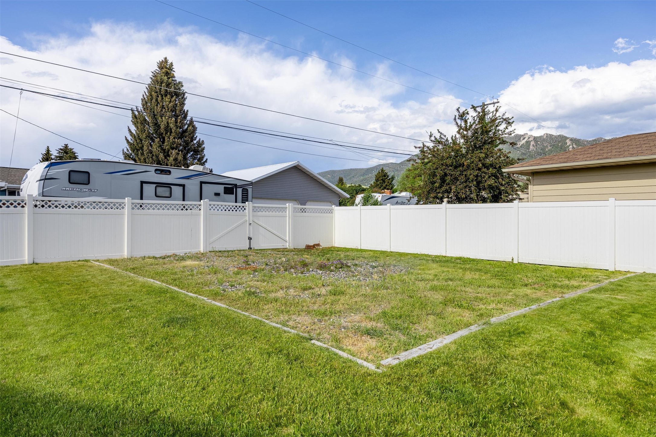 2600 Sheridan Avenue Property Photo 7