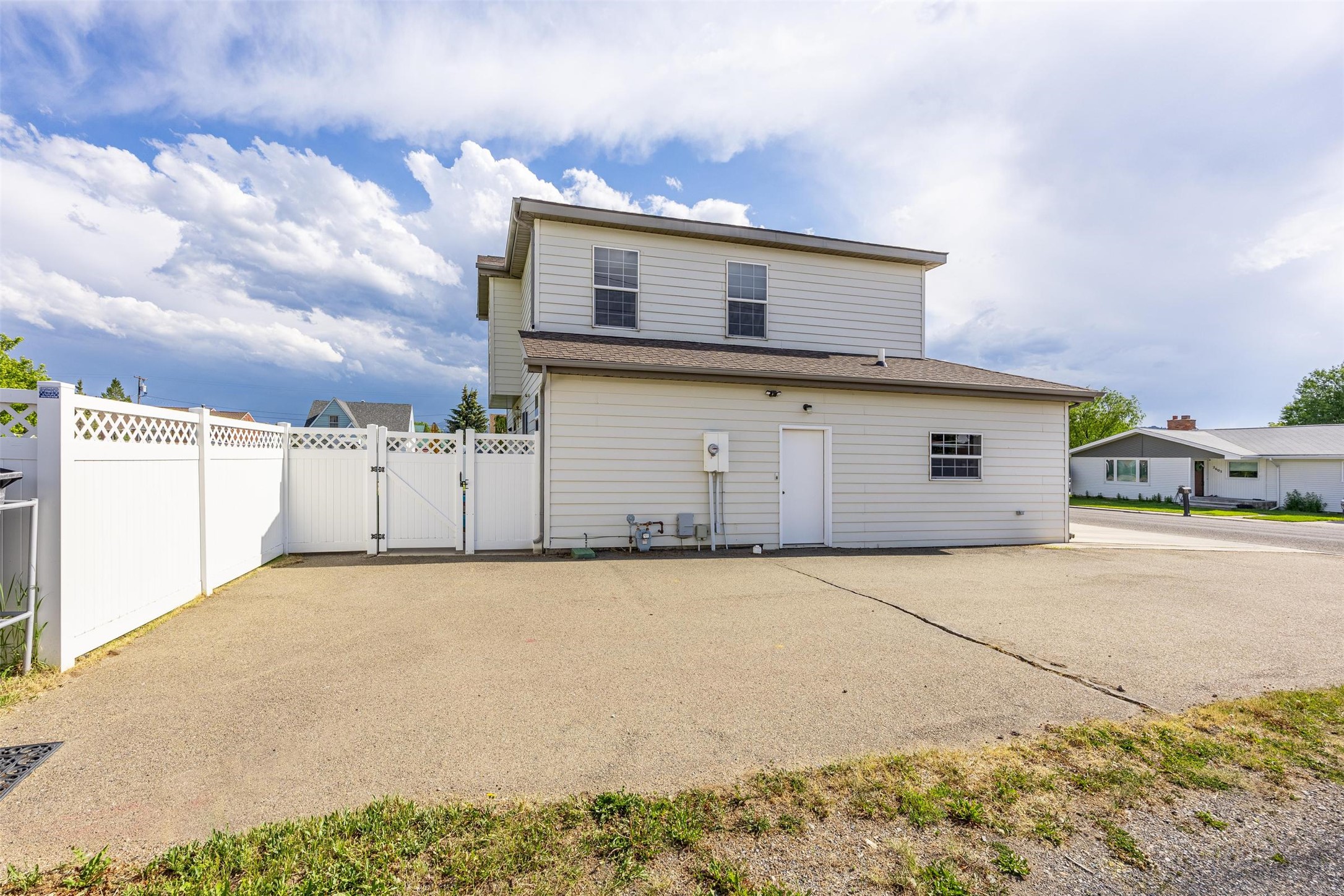 2600 Sheridan Avenue Property Photo 9