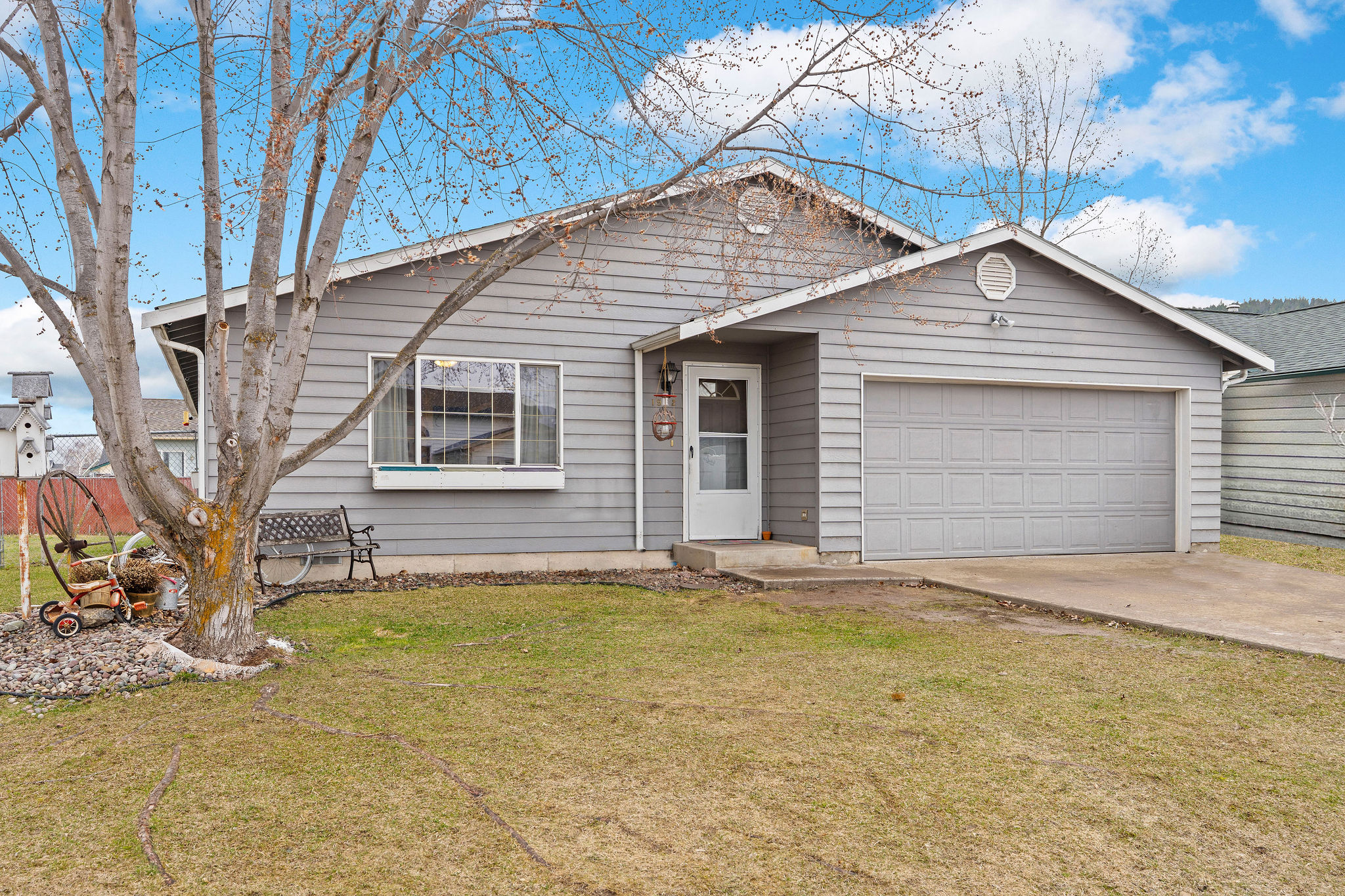 1922 Bluestone Drive Property Photo 1