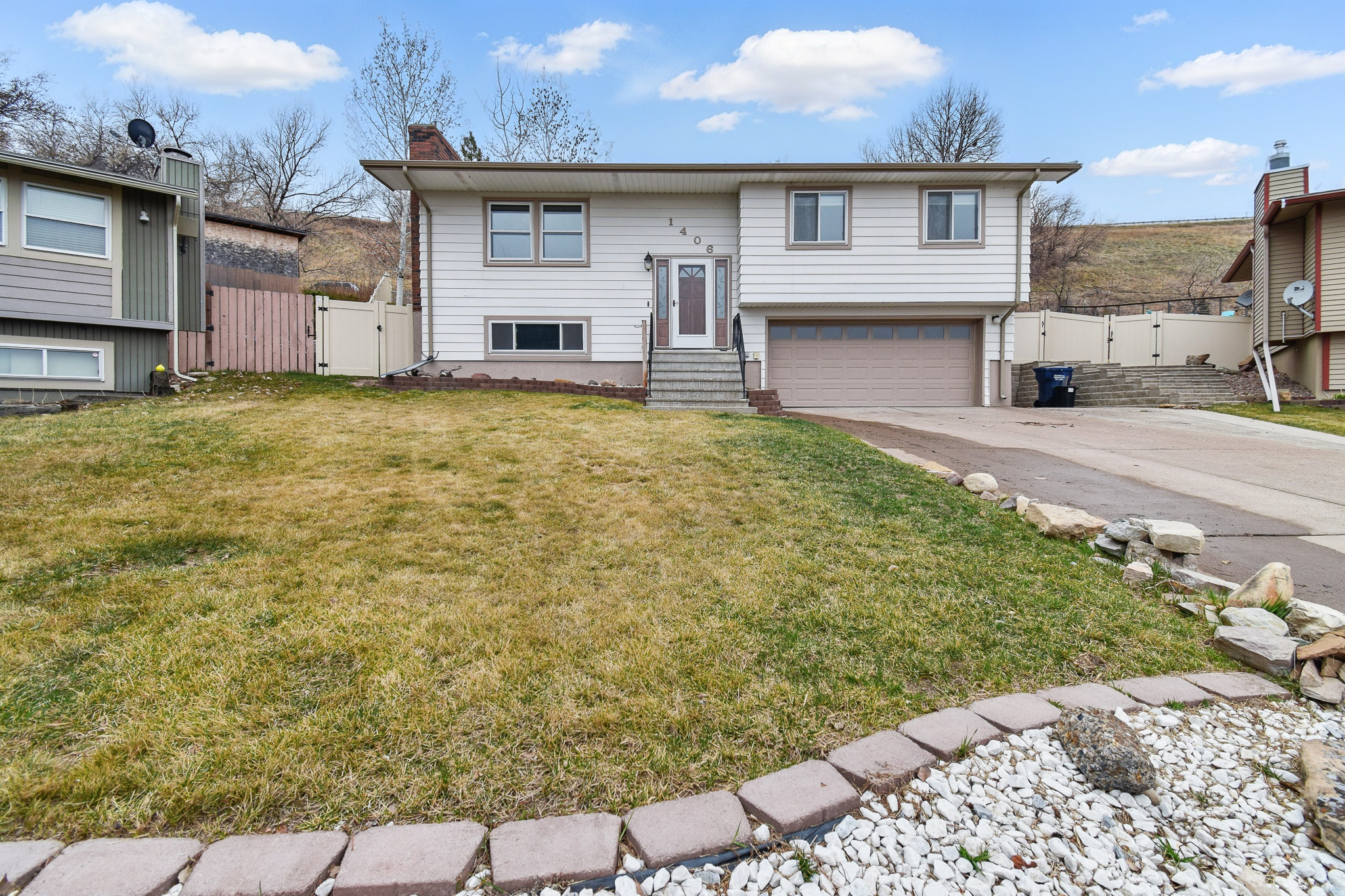 1406 3rd West Hill Drive Property Photo 1