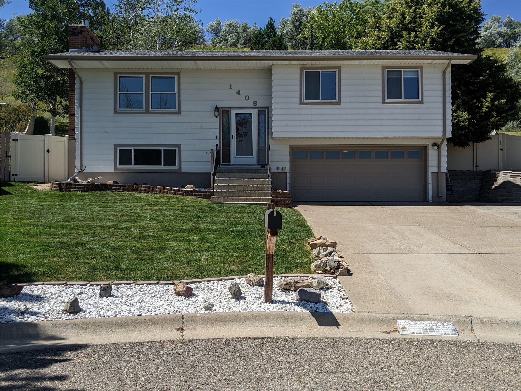 1406 3rd West Hill Drive Property Photo 1