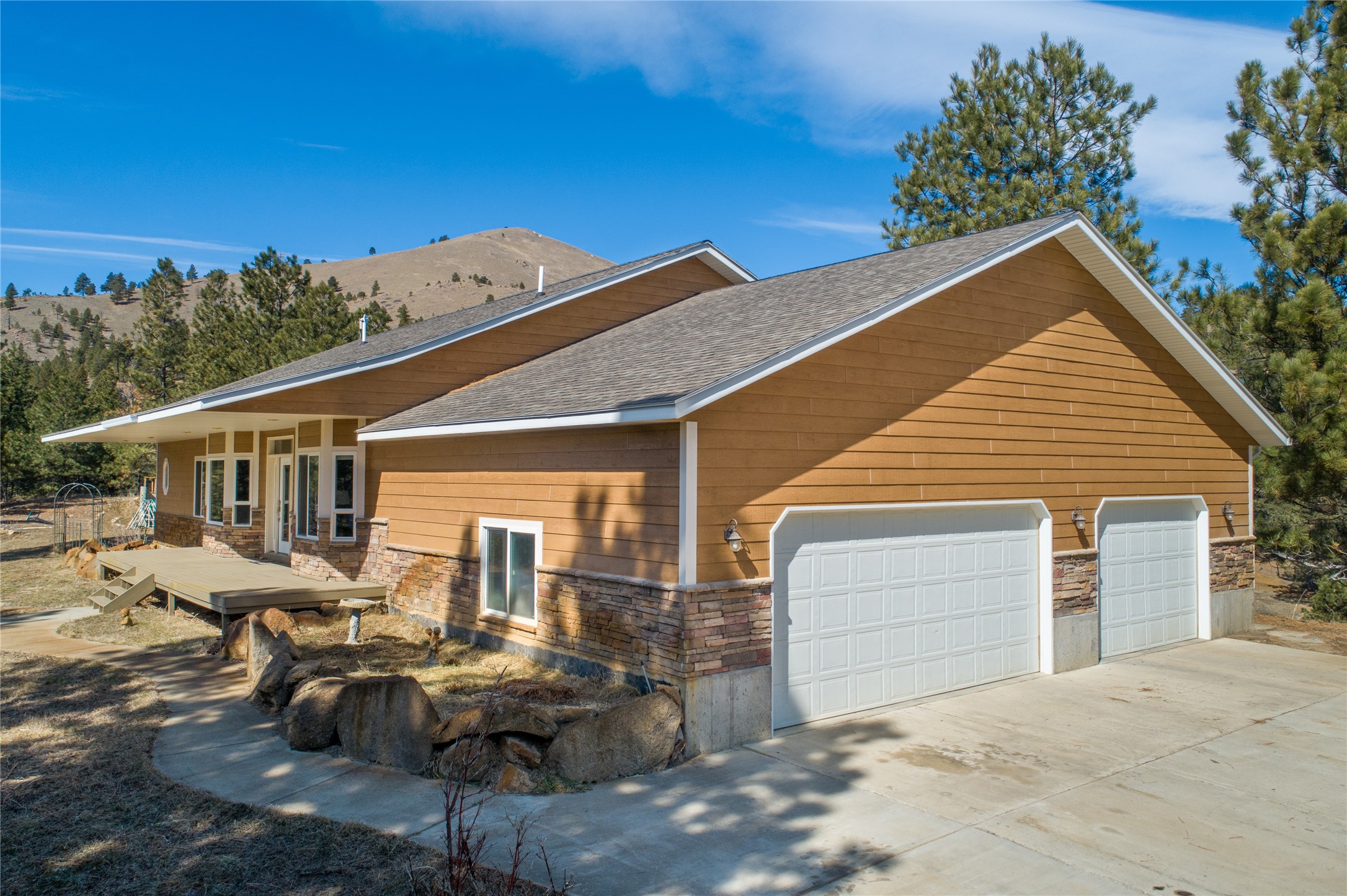 7 Action Court Property Photo 1