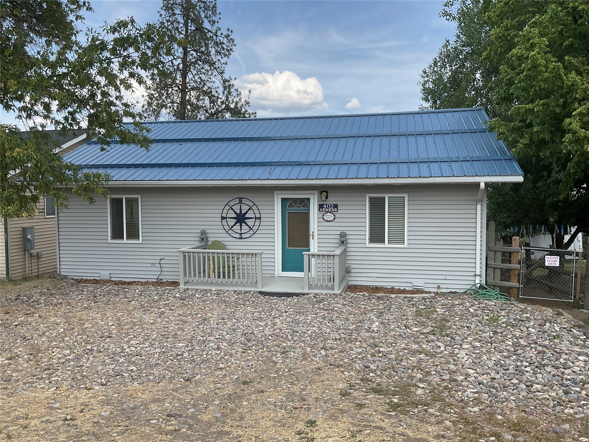 402 Aeneas Street N Property Photo