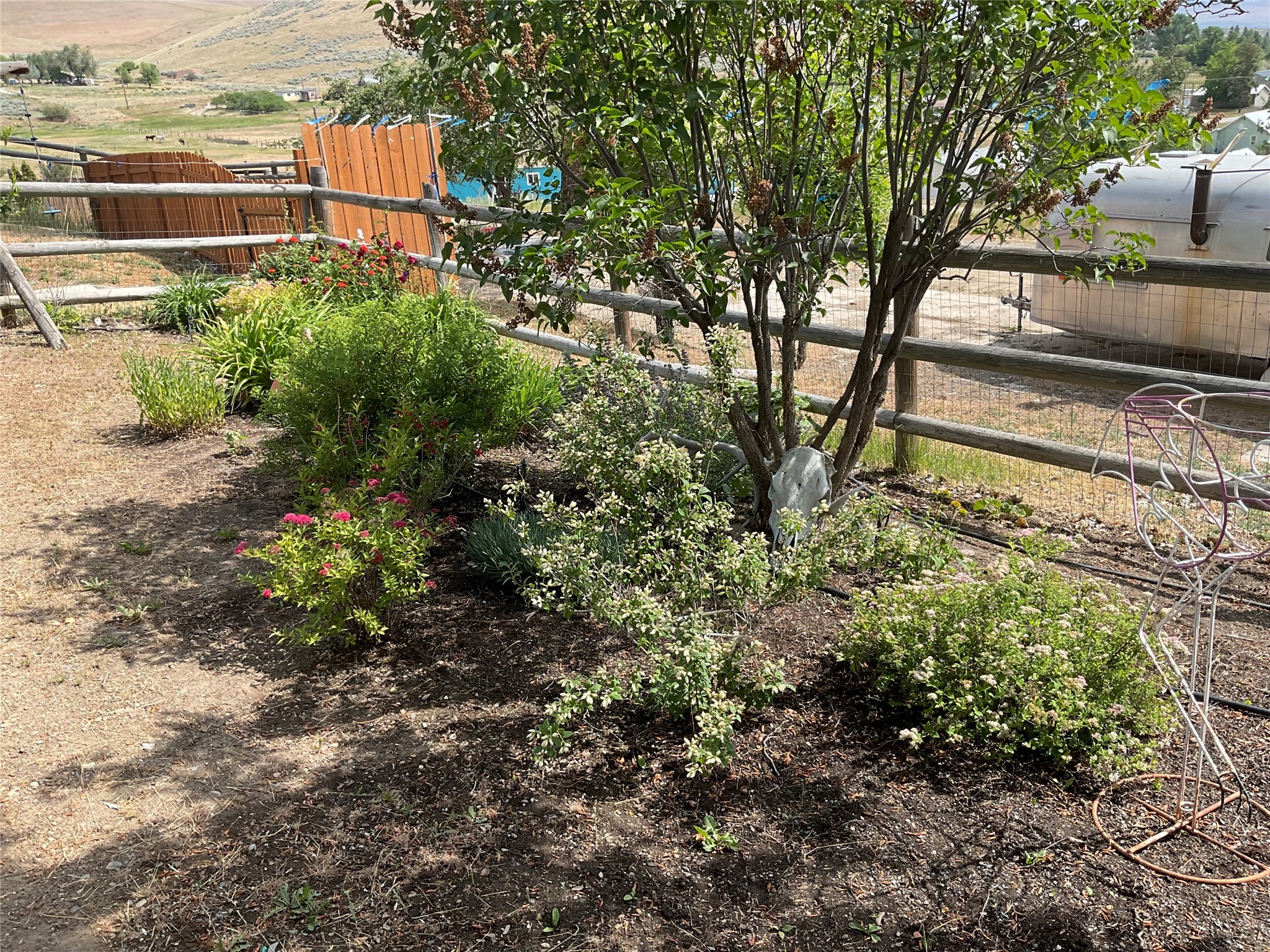 402 Aeneas Street N Property Photo 3