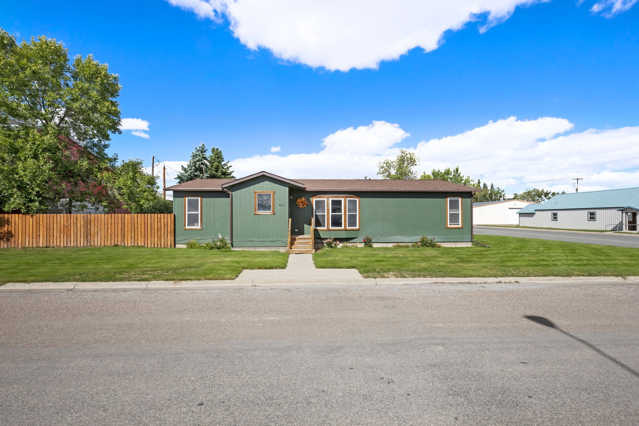 421 1st Avenue S Property Photo 4