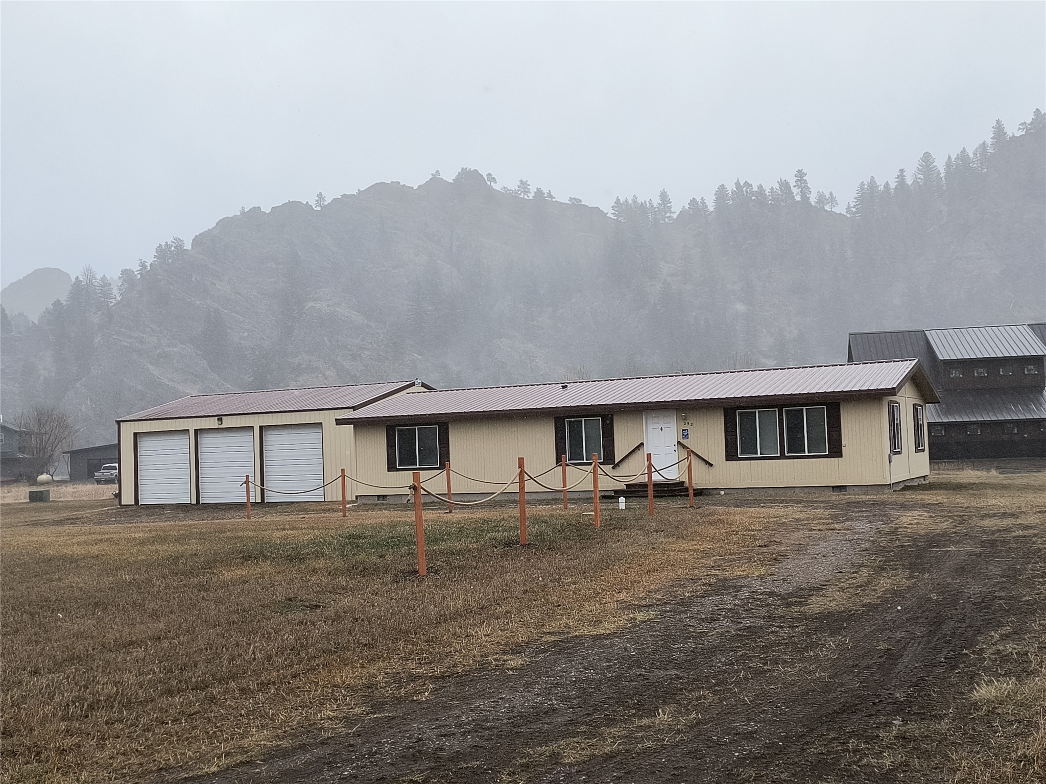 252 Cooper Drive Property Photo 1