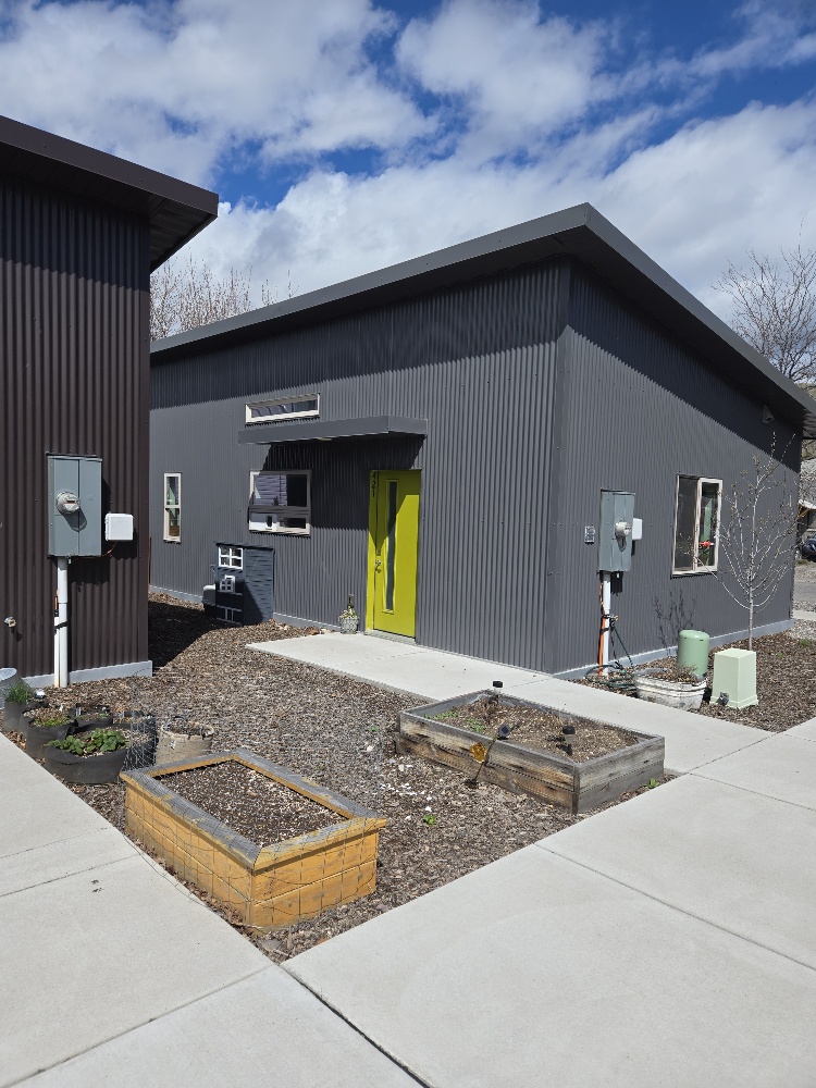 421 N 3rd Street W Property Photo 1