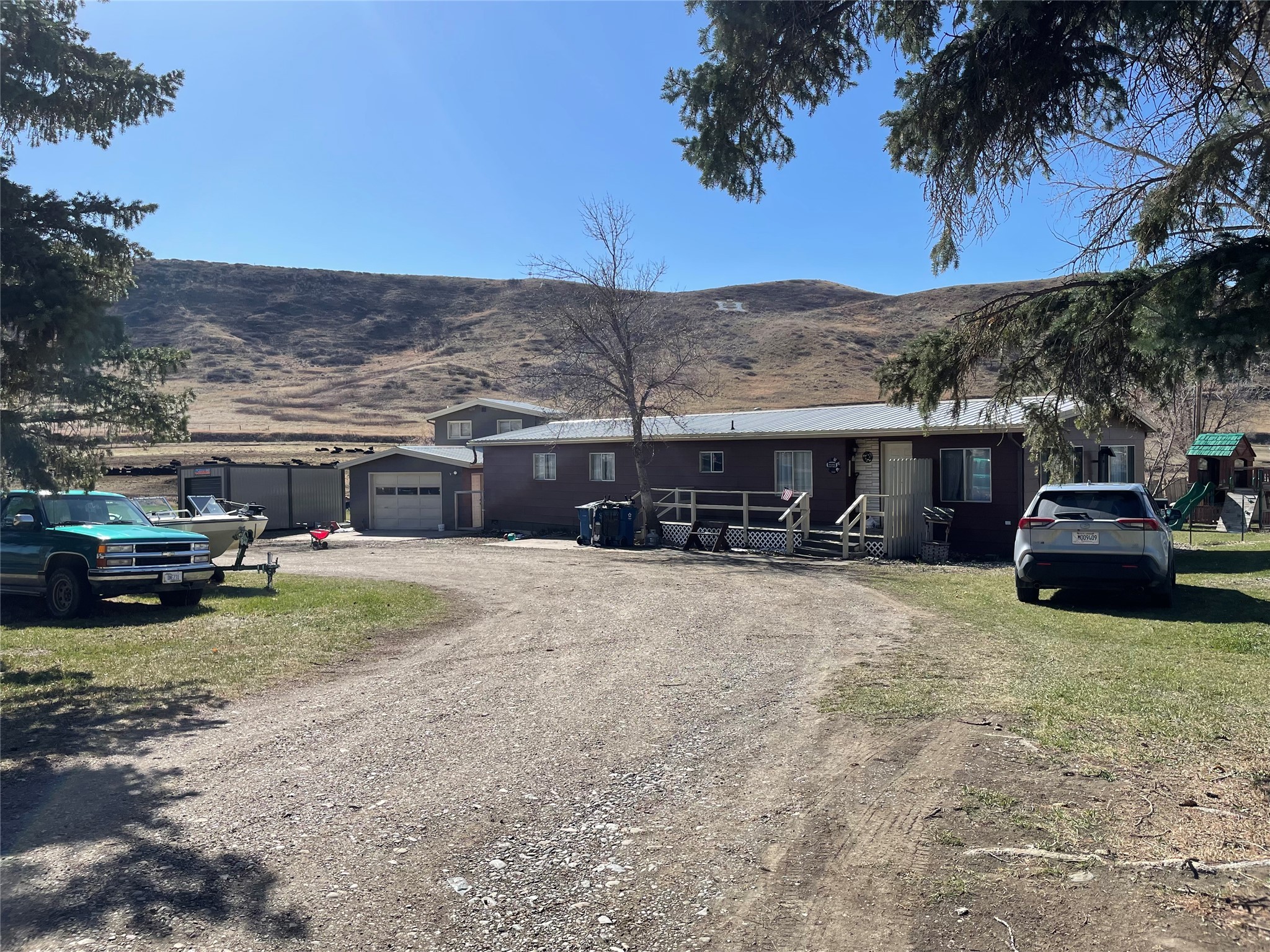 381 Lyng Avenue W Property Photo 1
