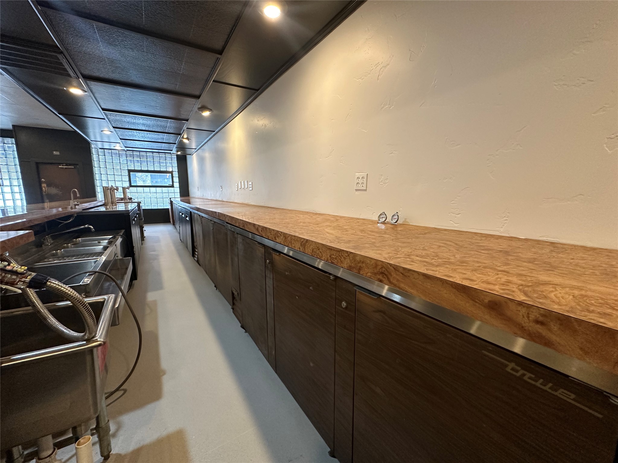 509 Nucleus Avenue Property Photo 7
