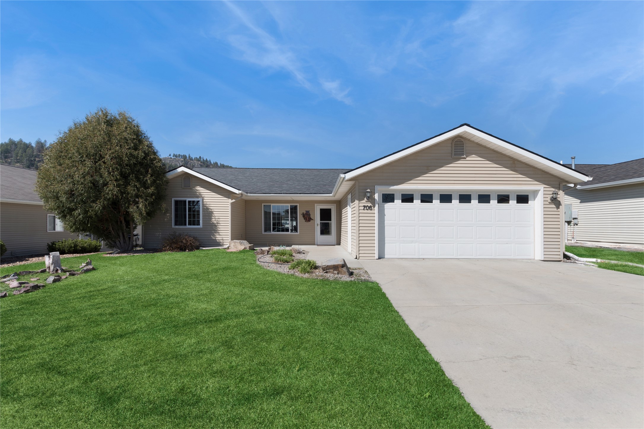 706 Ashley Drive Property Photo 1