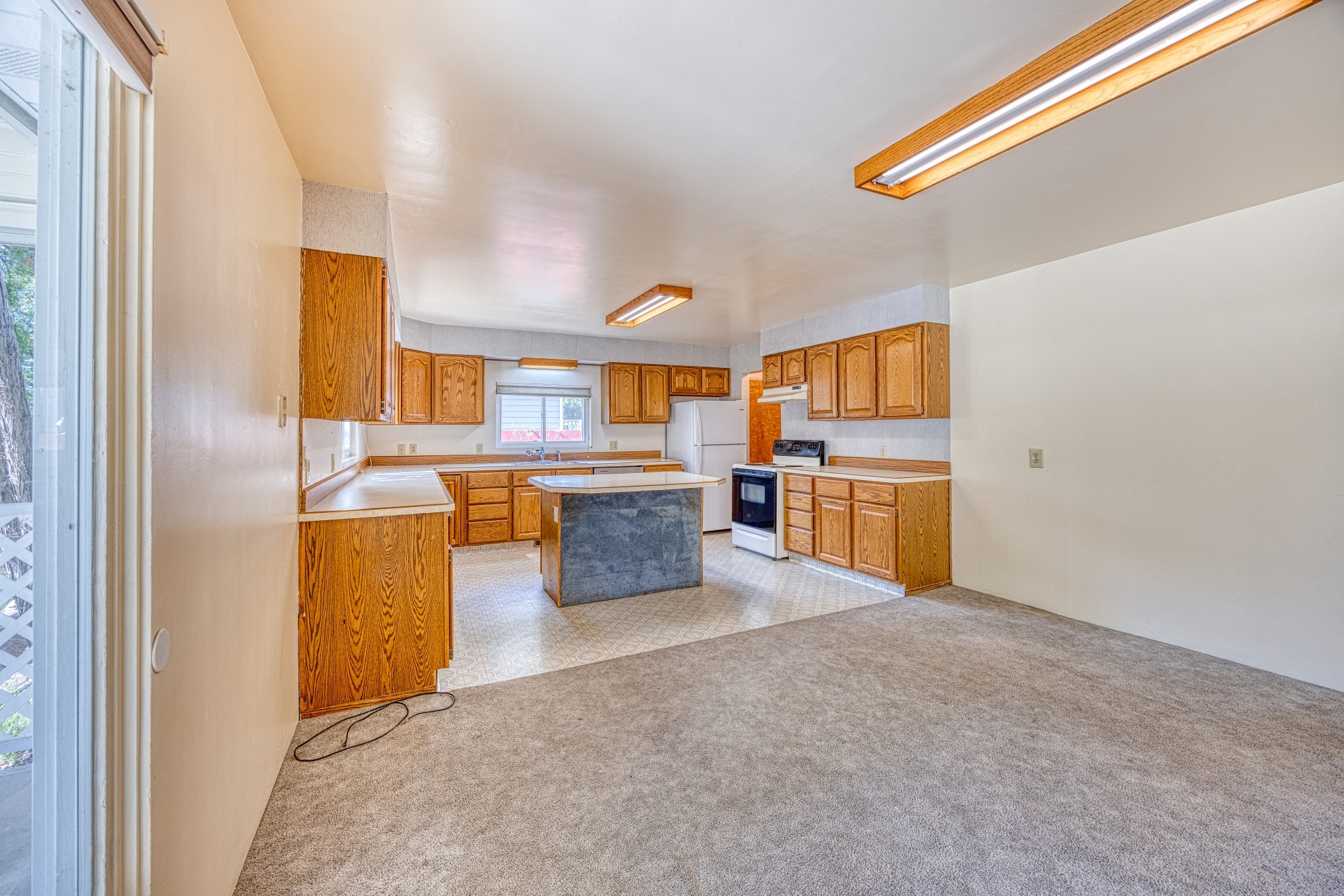1818 Main Street Property Photo 4
