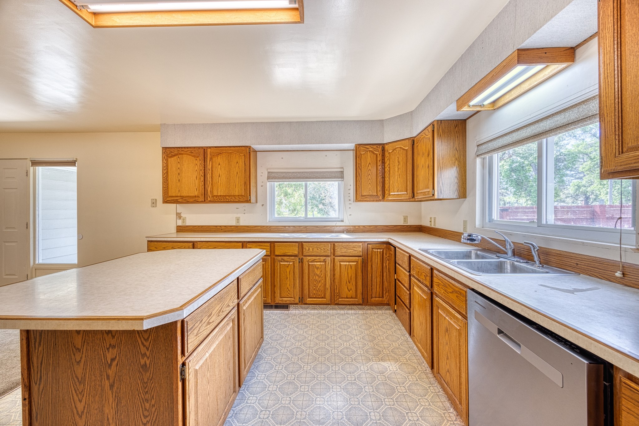 1818 Main Street Property Photo 10