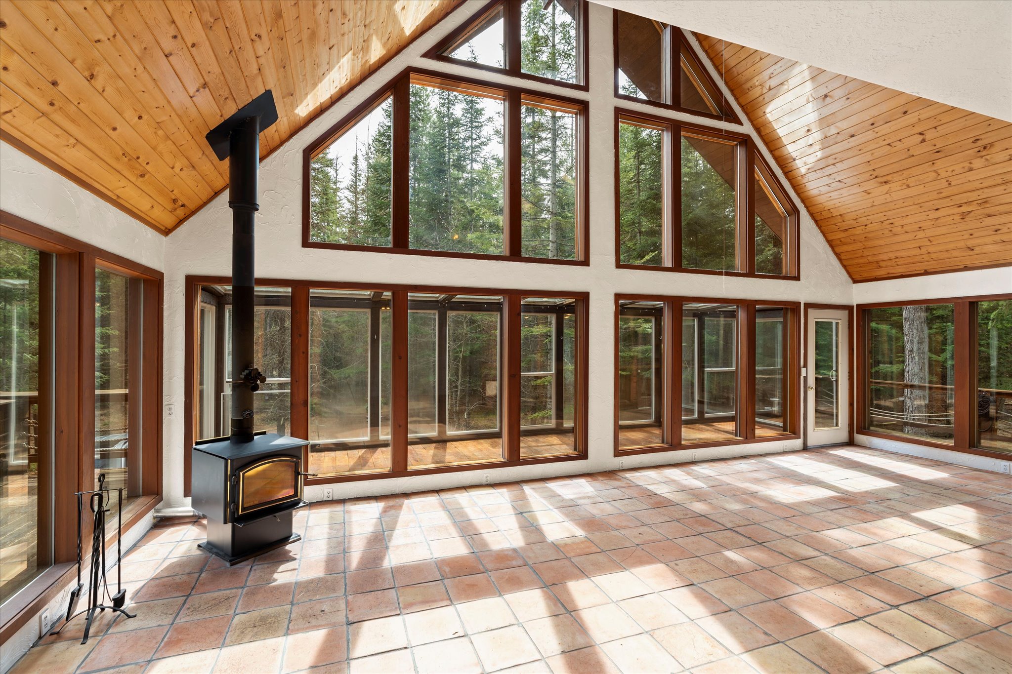 682 Schoolhouse Lake Road Property Photo