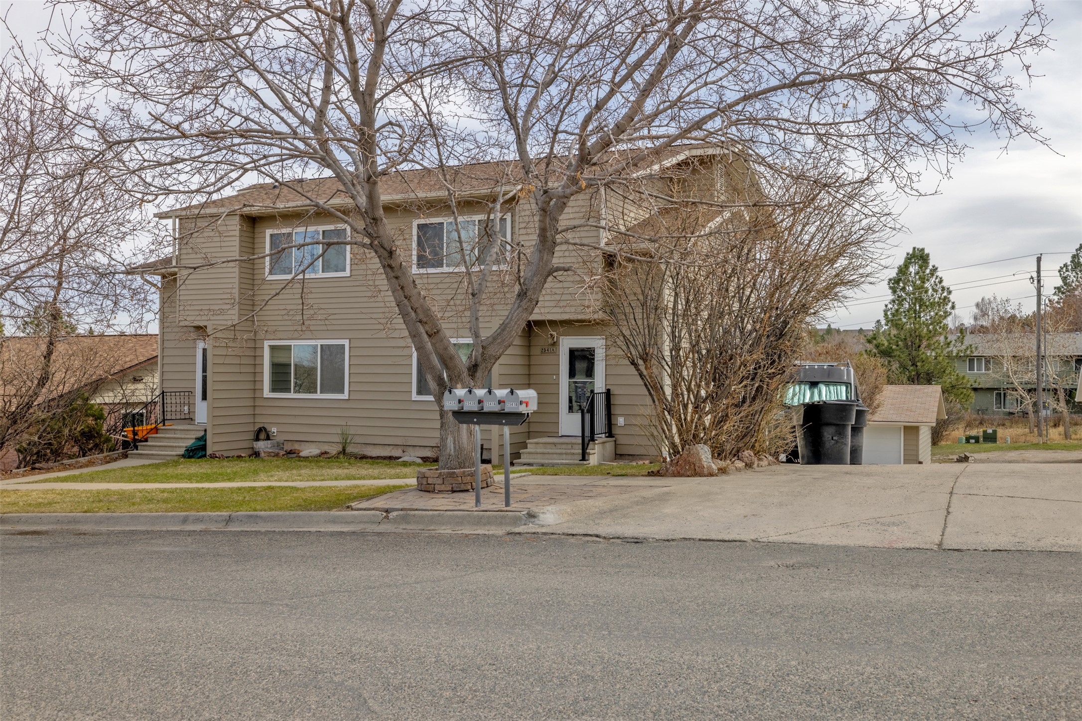 2543 Southridge Drive B Property Photo 2