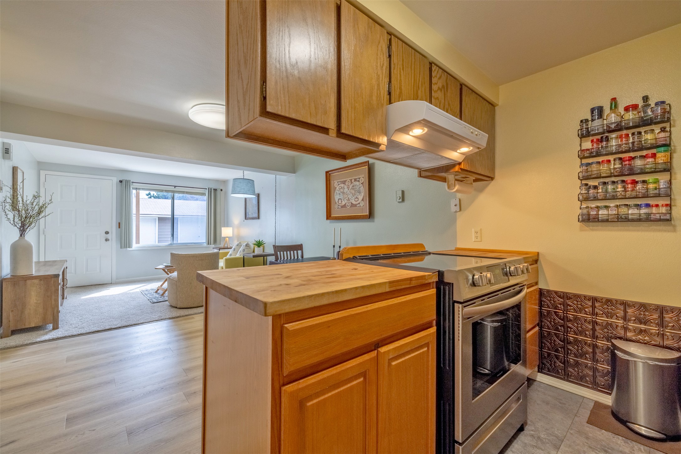 2543 Southridge Drive B Property Photo 9