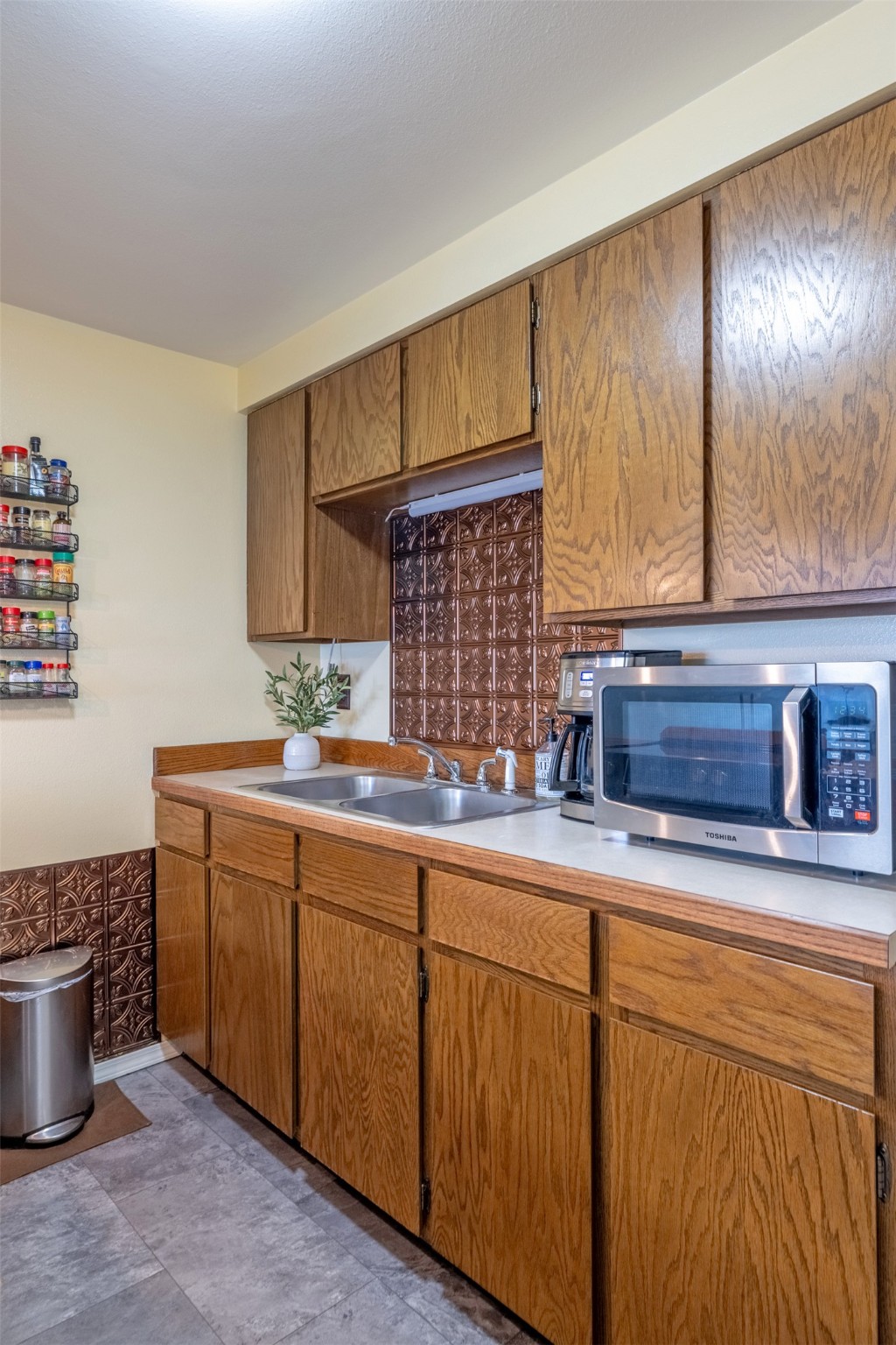 2543 Southridge Drive B Property Photo 12