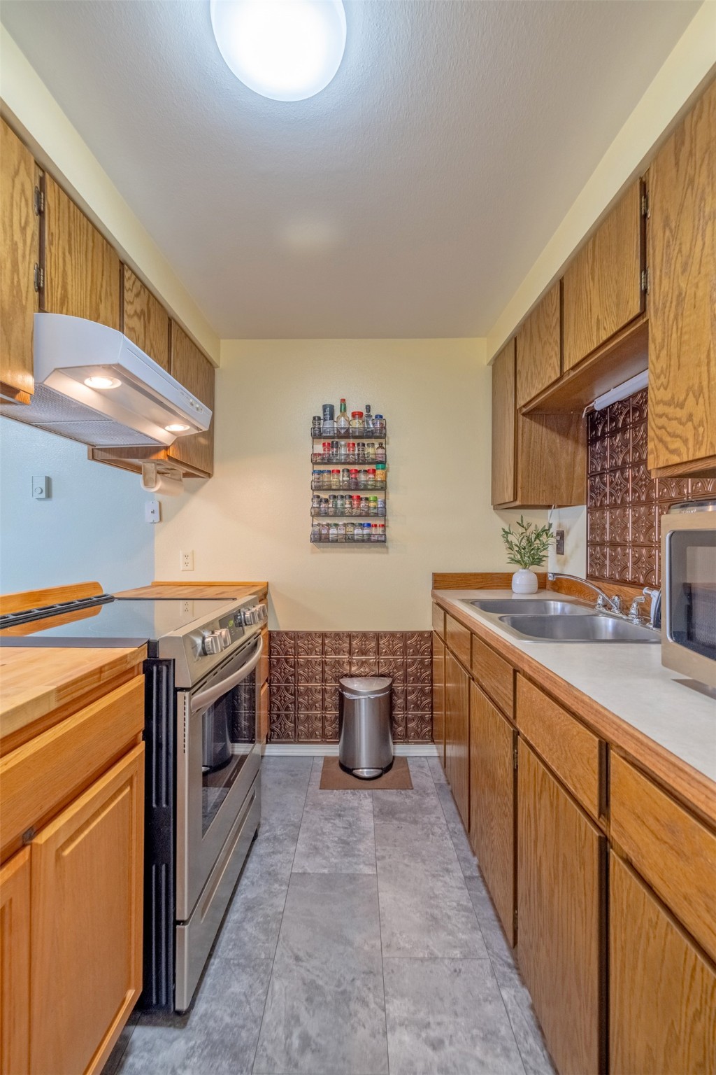 2543 Southridge Drive B Property Photo 13