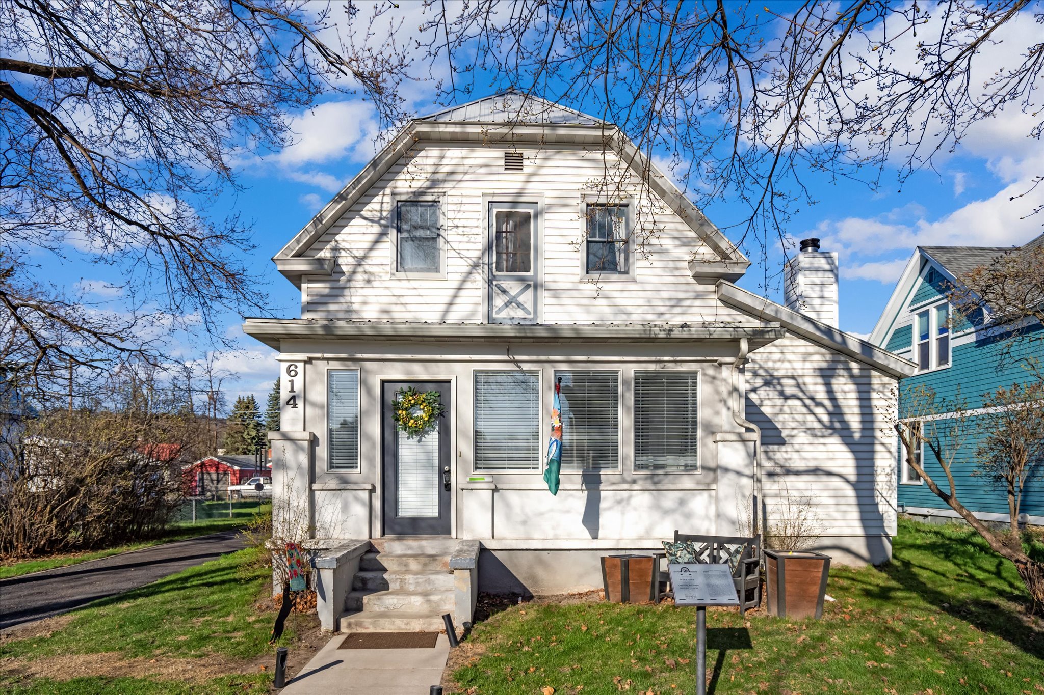 614 1st Avenue W Property Photo
