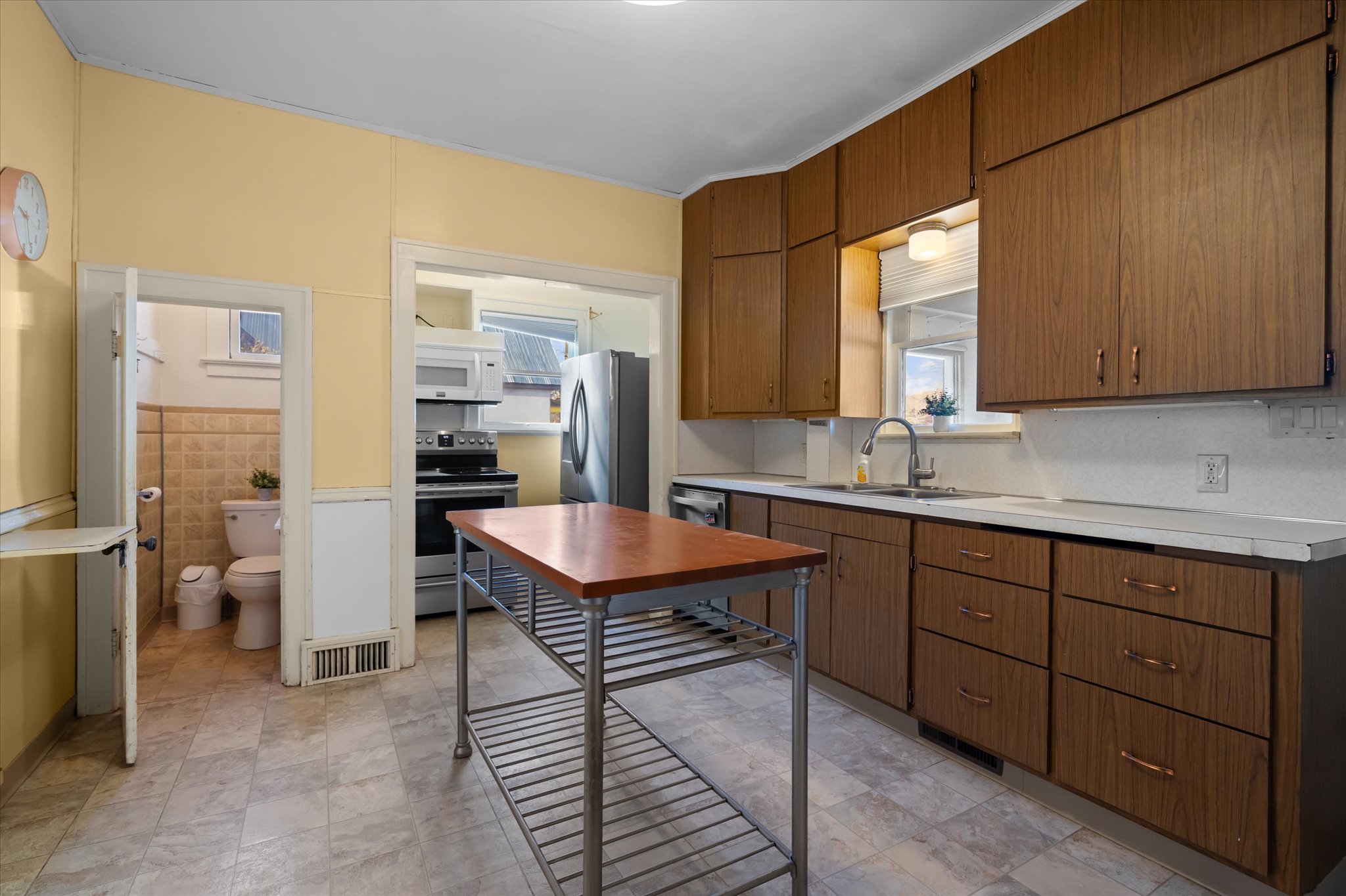 614 1st Avenue W Property Photo 5