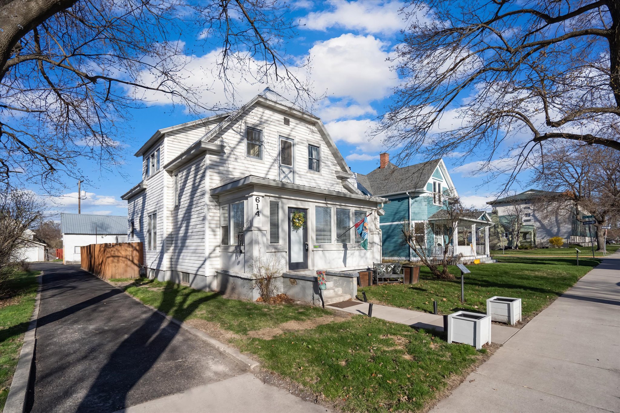 614 1st Avenue W Property Photo 7