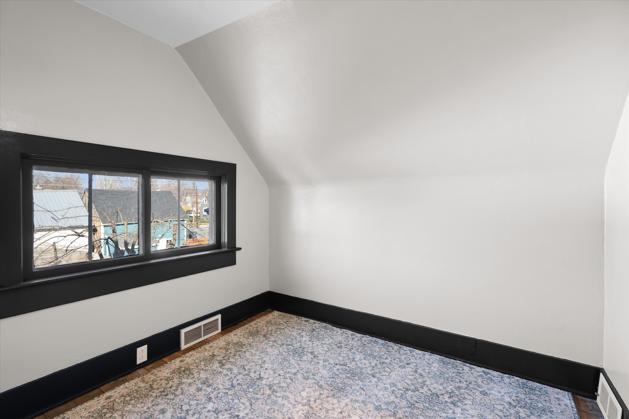 614 1st Avenue W Property Photo 25