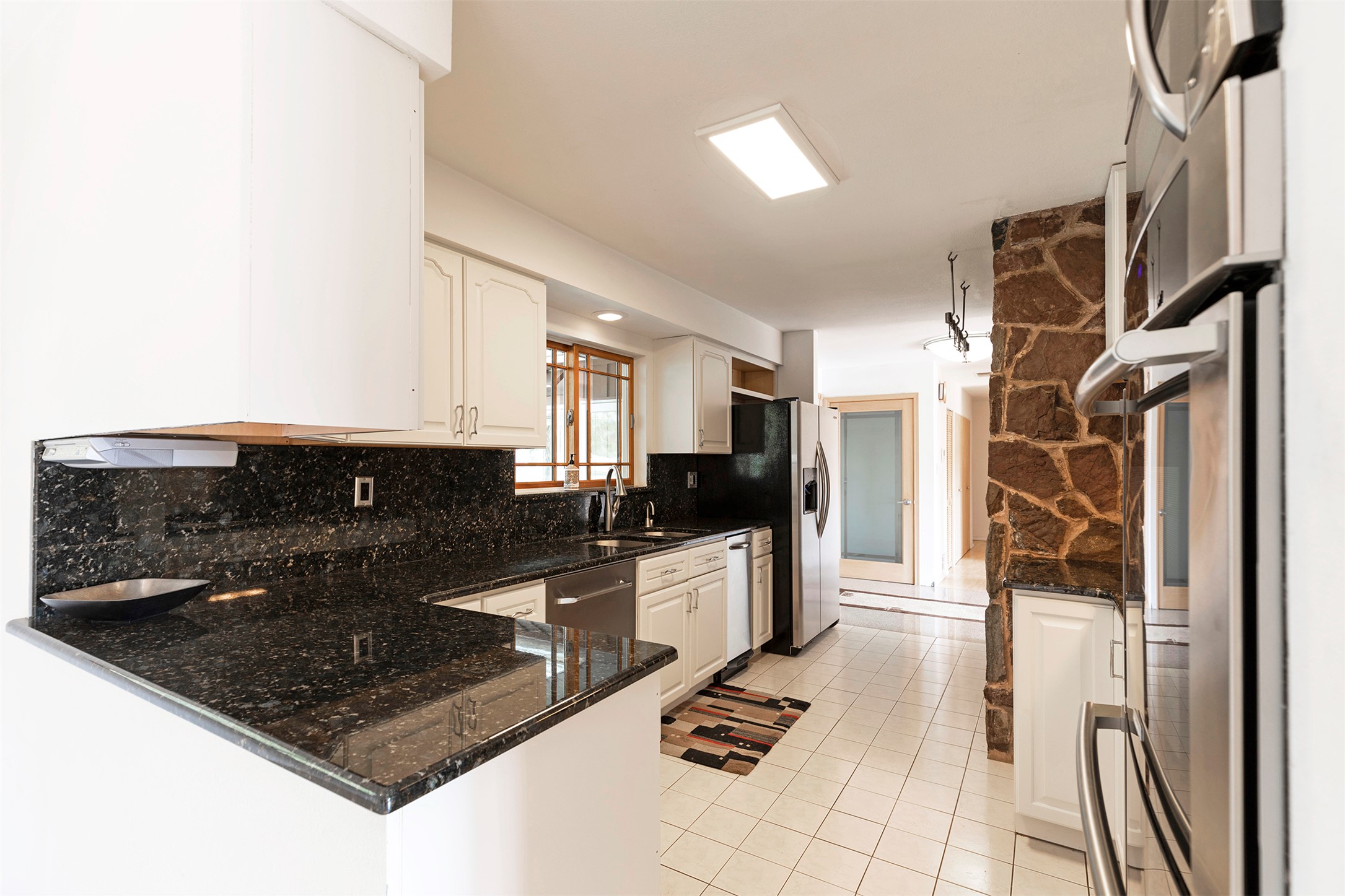 411 W River Road Property Photo 4