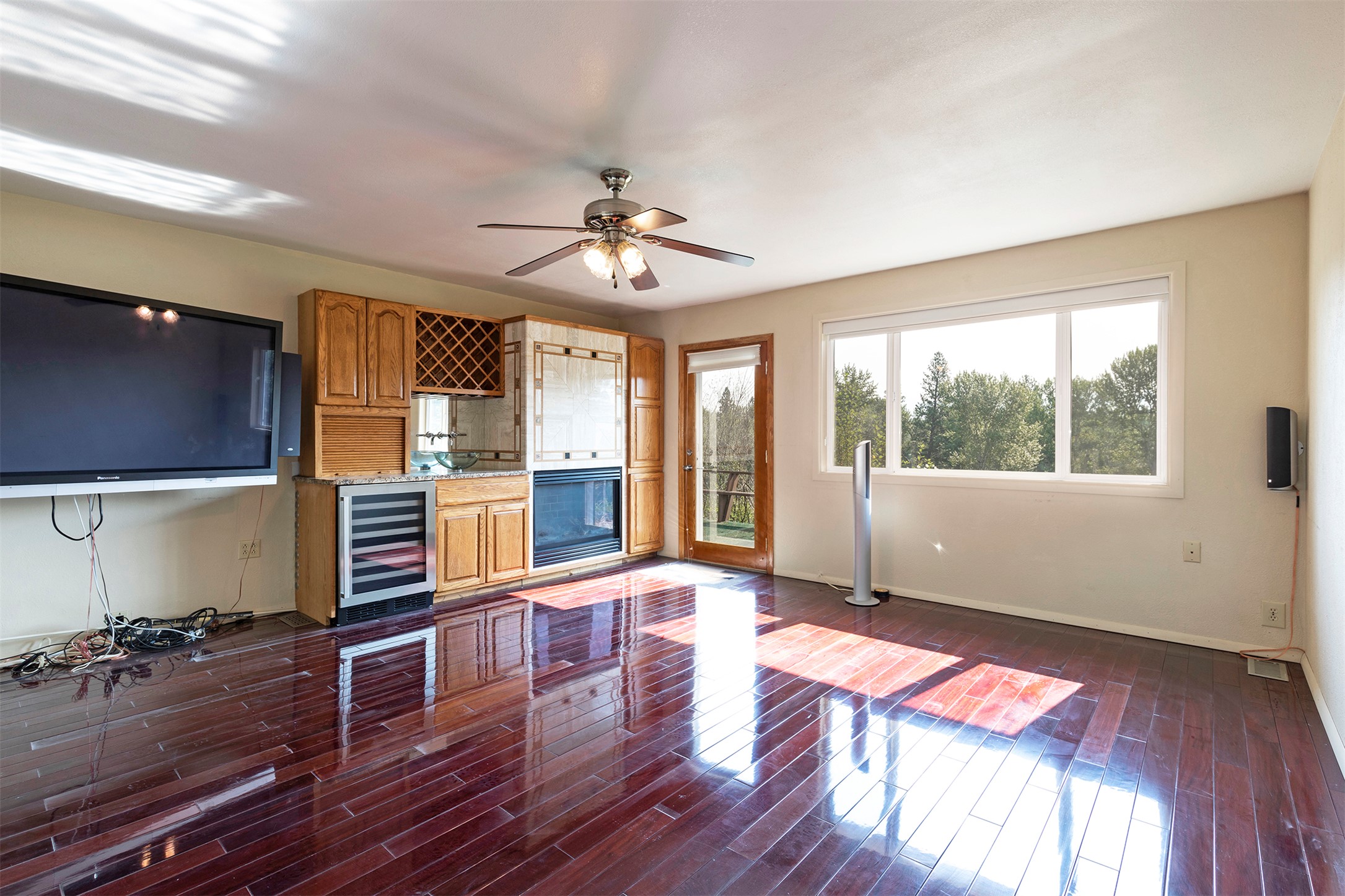 411 W River Road Property Photo 5