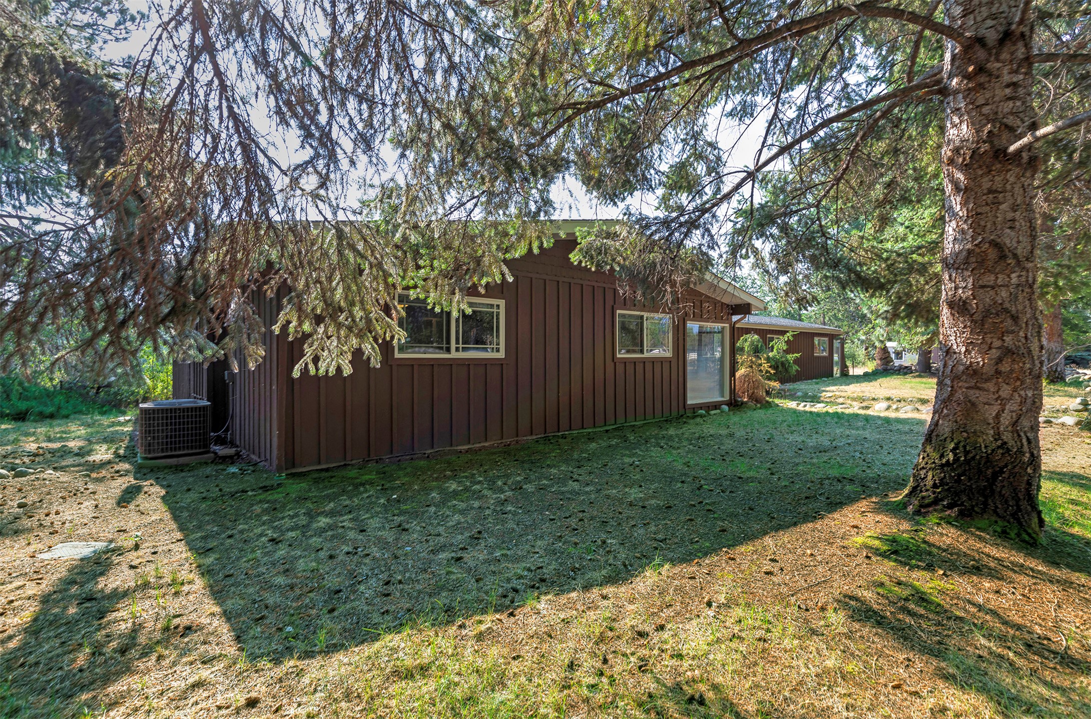 411 W River Road Property Photo 6