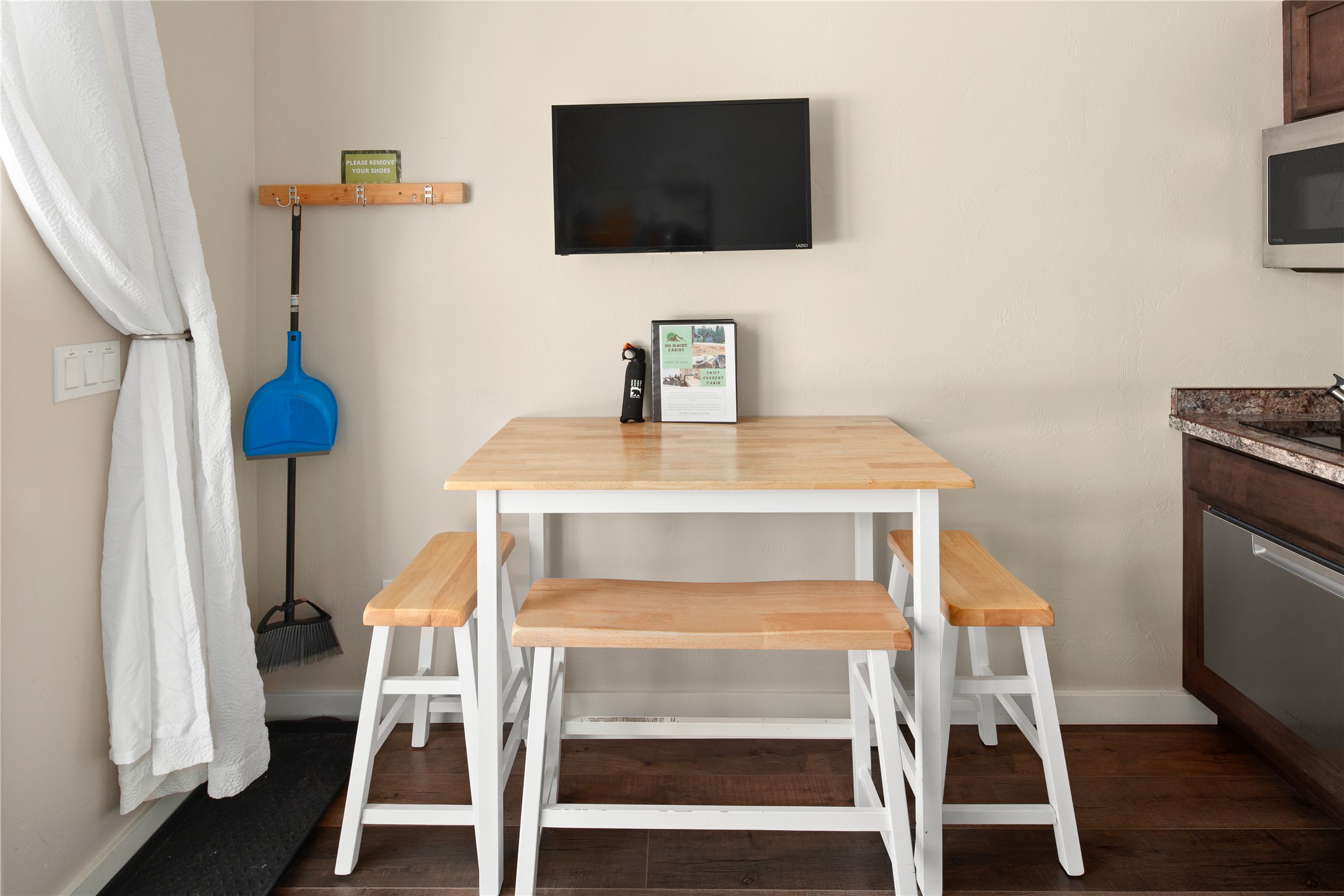 7547 Highway 2 E Property Photo 13