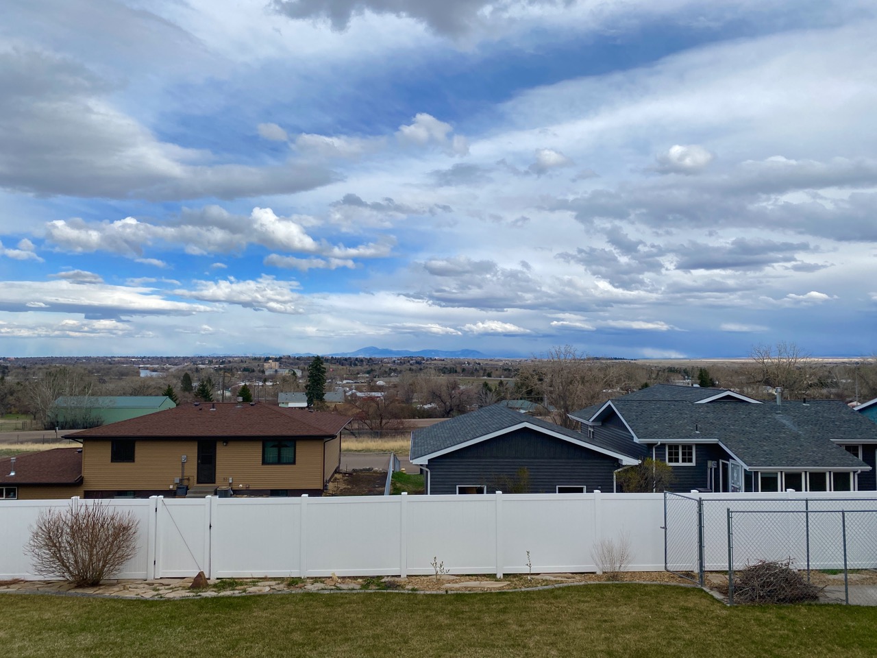 1405 2nd West Hill Drive Property Photo 2