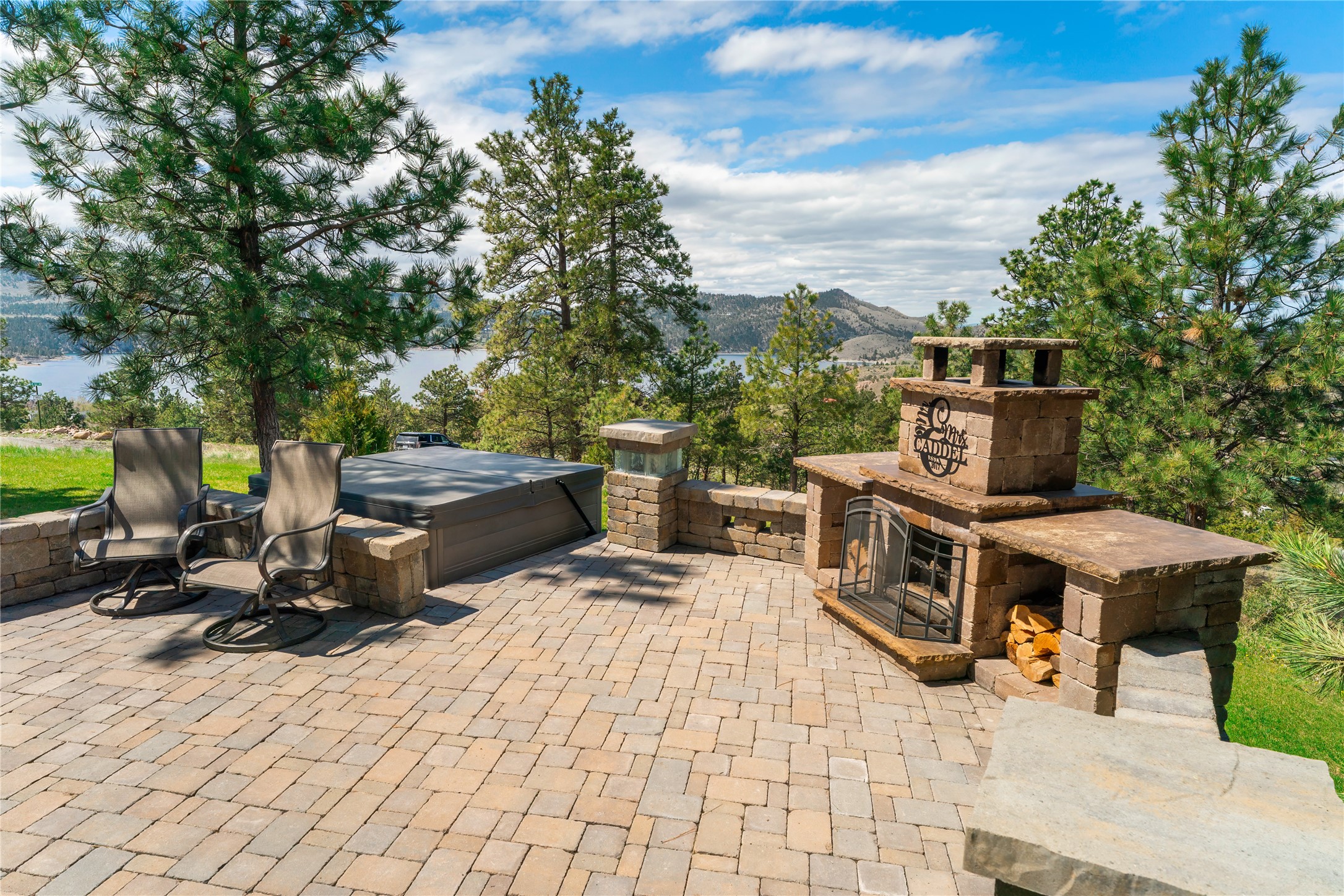 4025 Lake Point Drive Property Photo 1