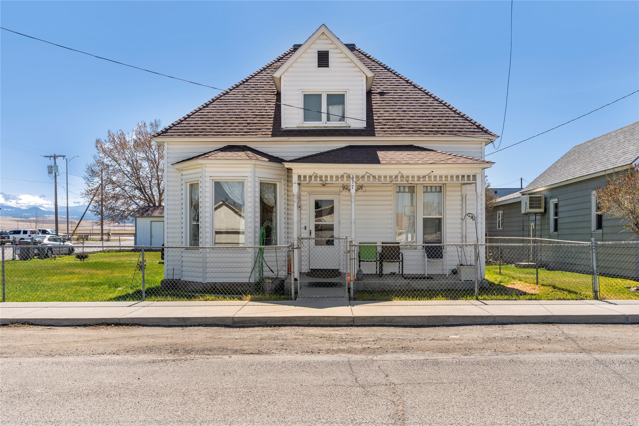 317 E Pacific Street Property Photo 1