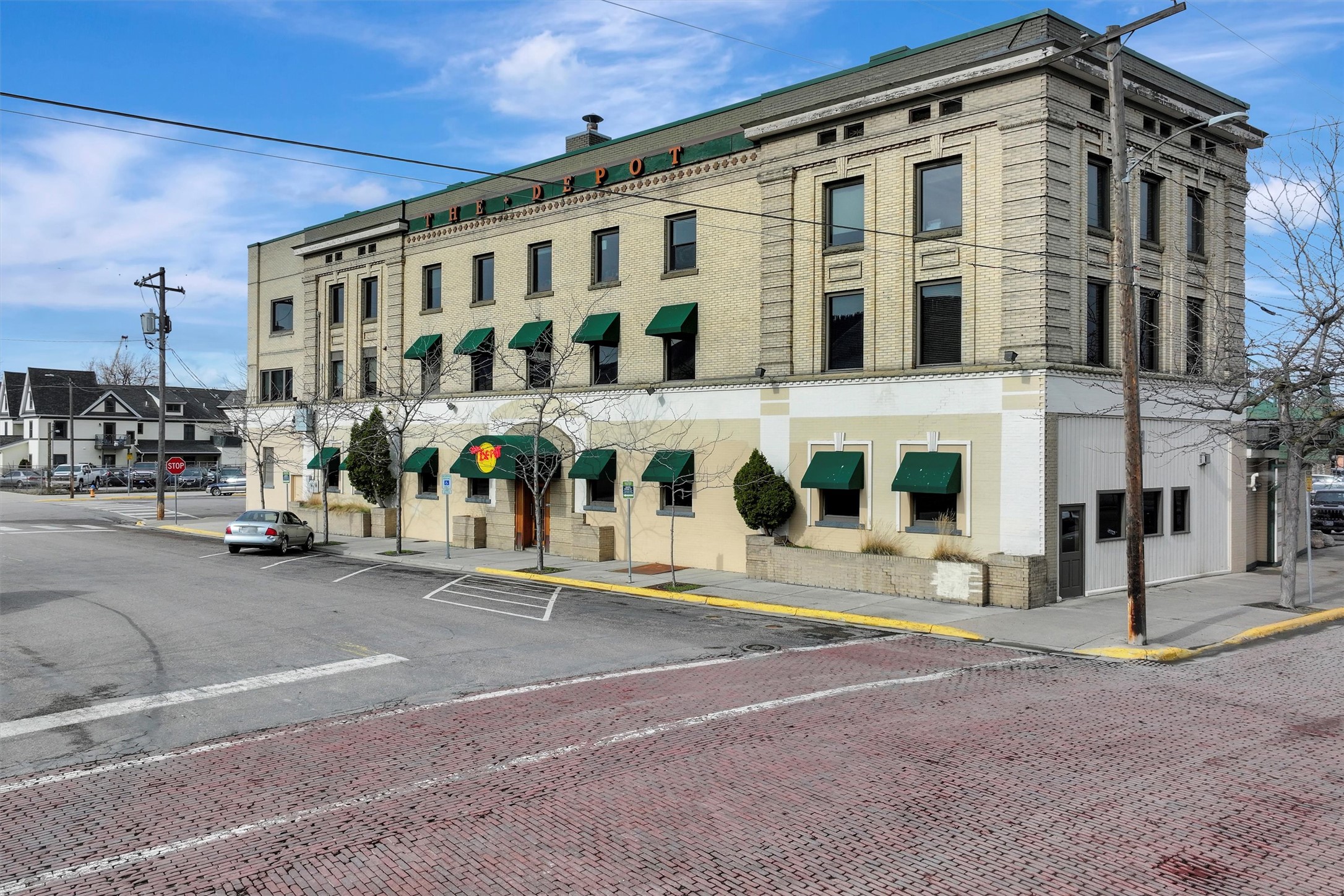201 W Railroad Street Property Photo 2