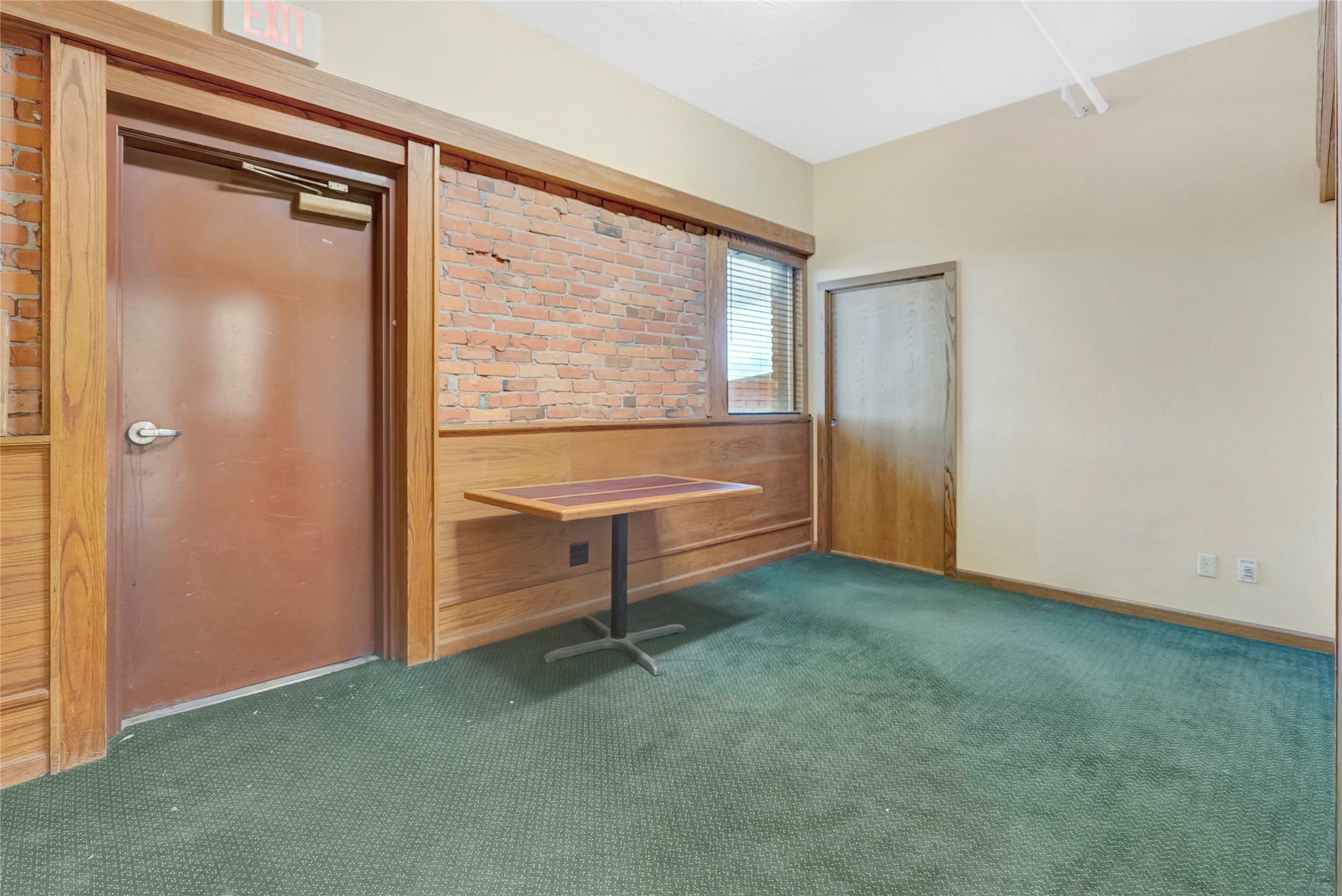 201 W Railroad Street Property Photo 43