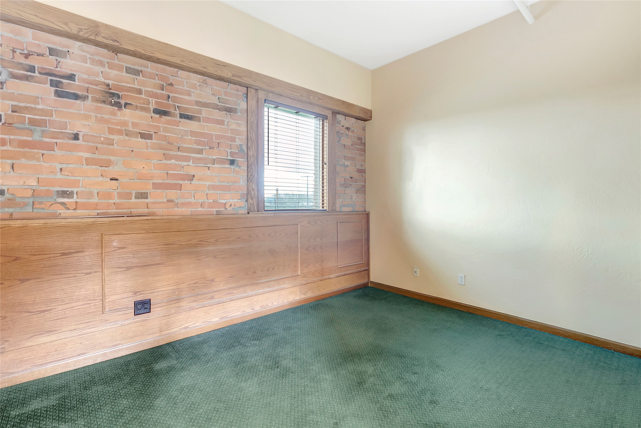 201 W Railroad Street Property Photo 47