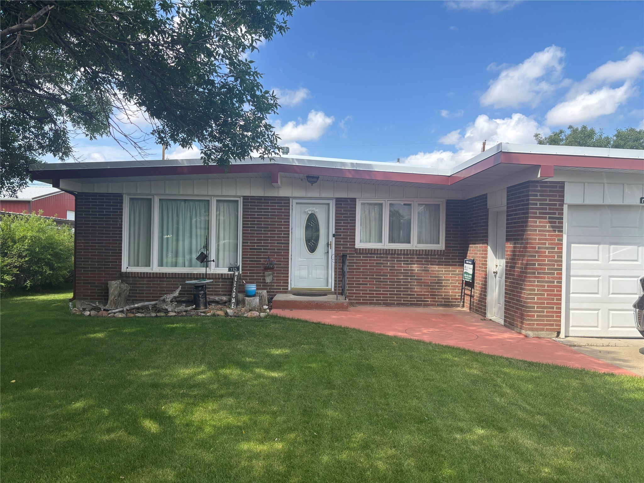 725 Marias Avenue Property Photo 1