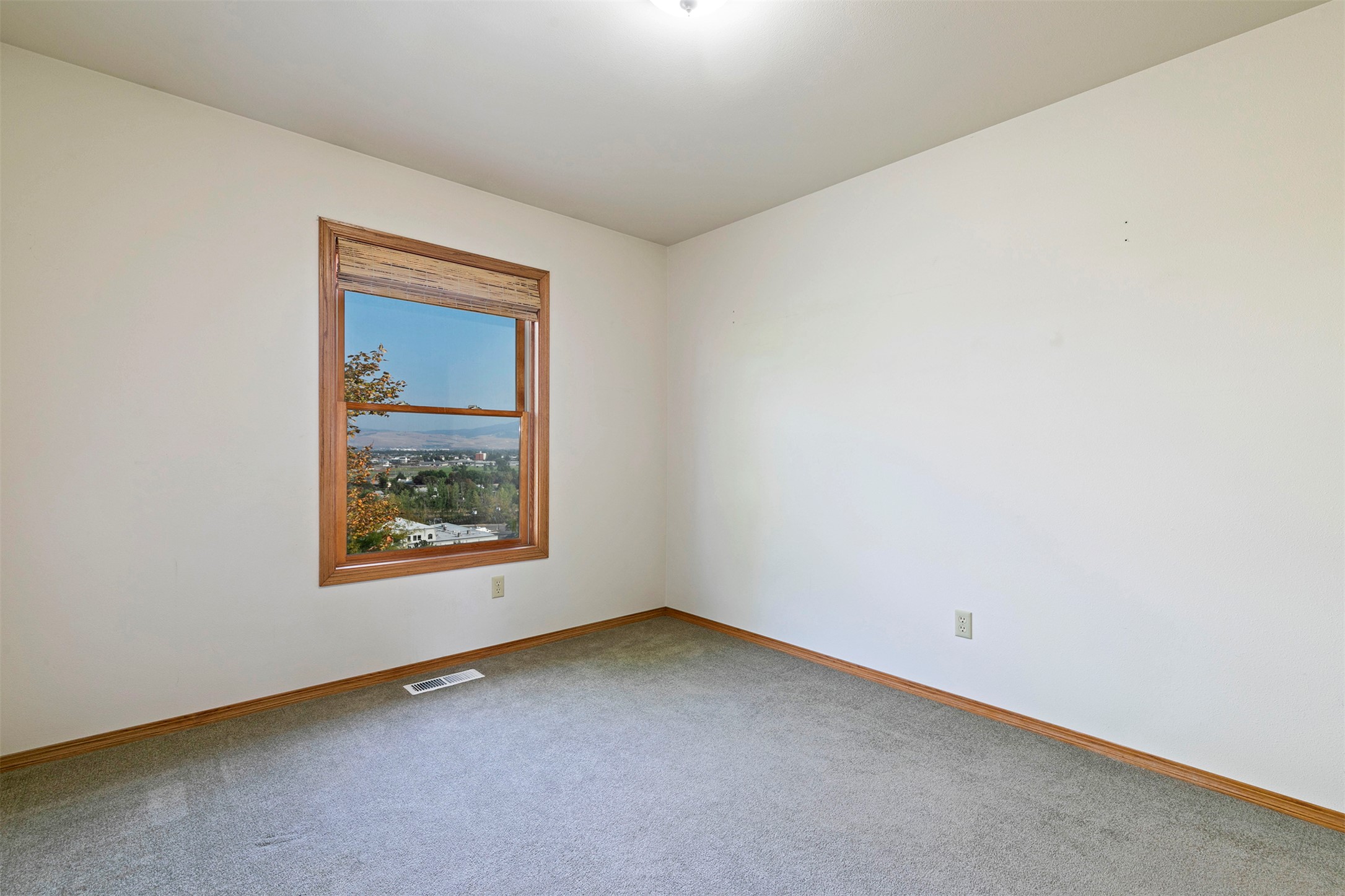 802 Normans Lane Property Photo 23